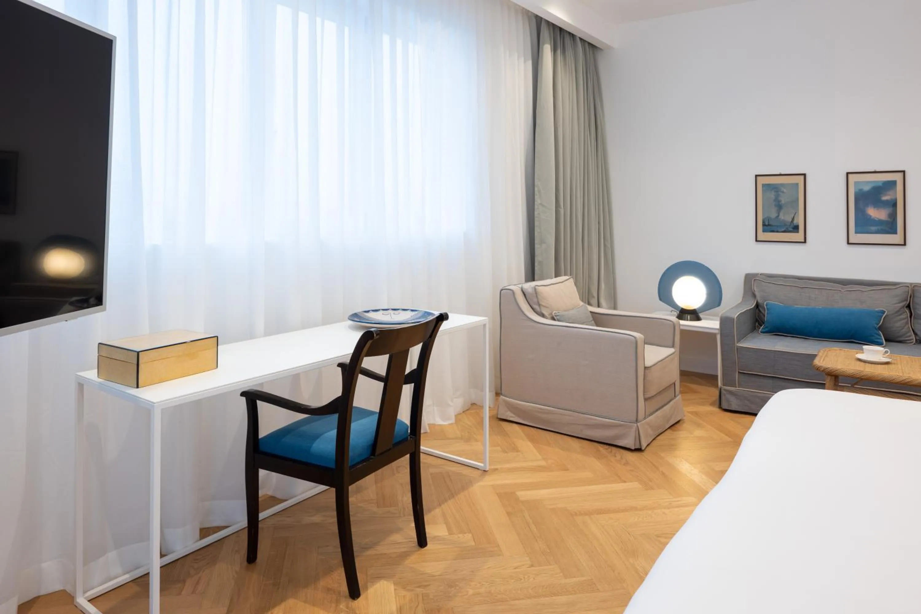 Living room, Bed in Hotel Morfeo