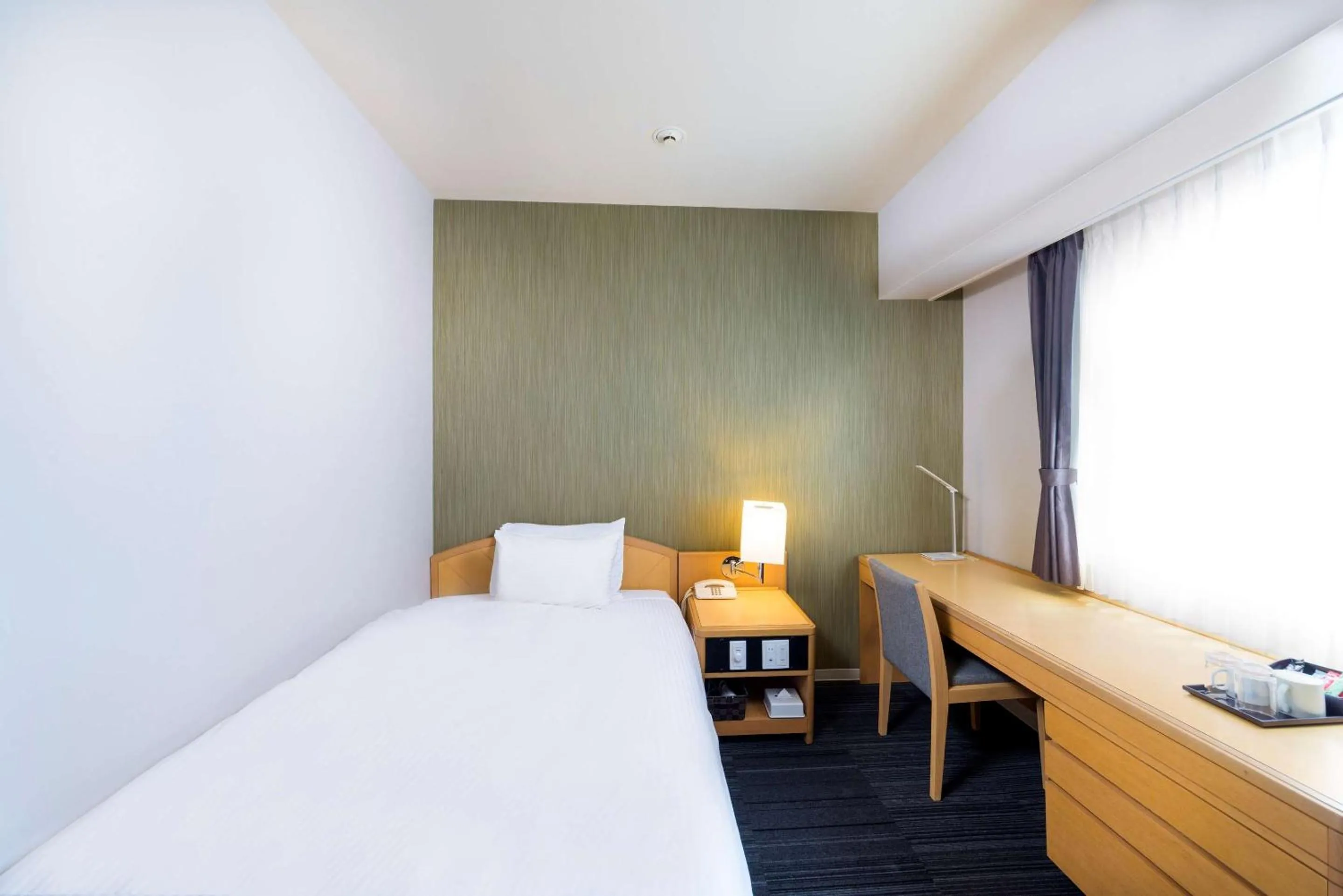 Bedroom in SureStay Plus Hotel by Best Western Shin-Osaka
