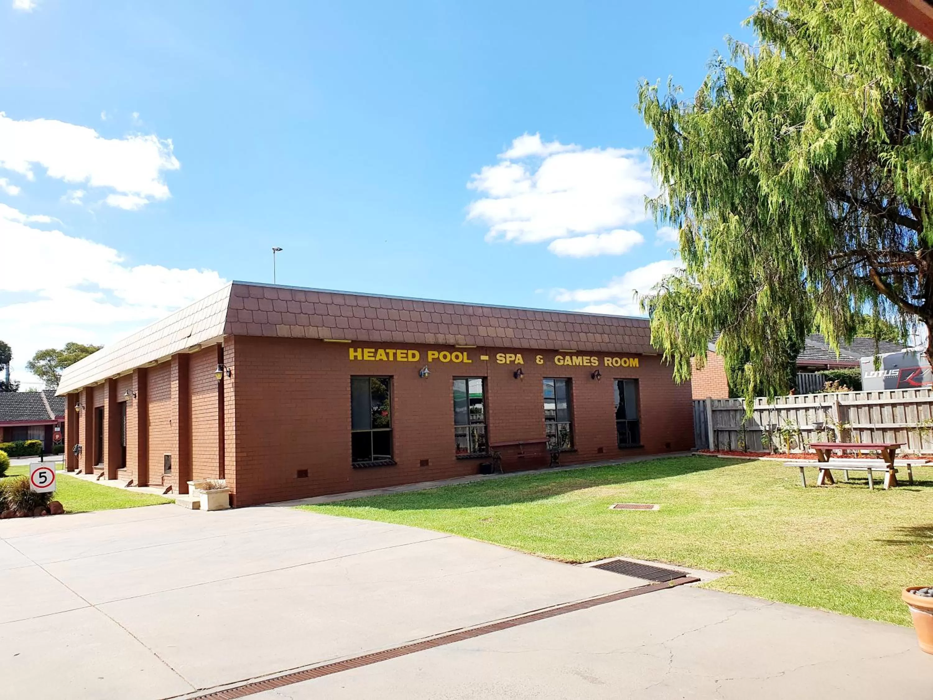 Property building in Golden Grain Motor Inn