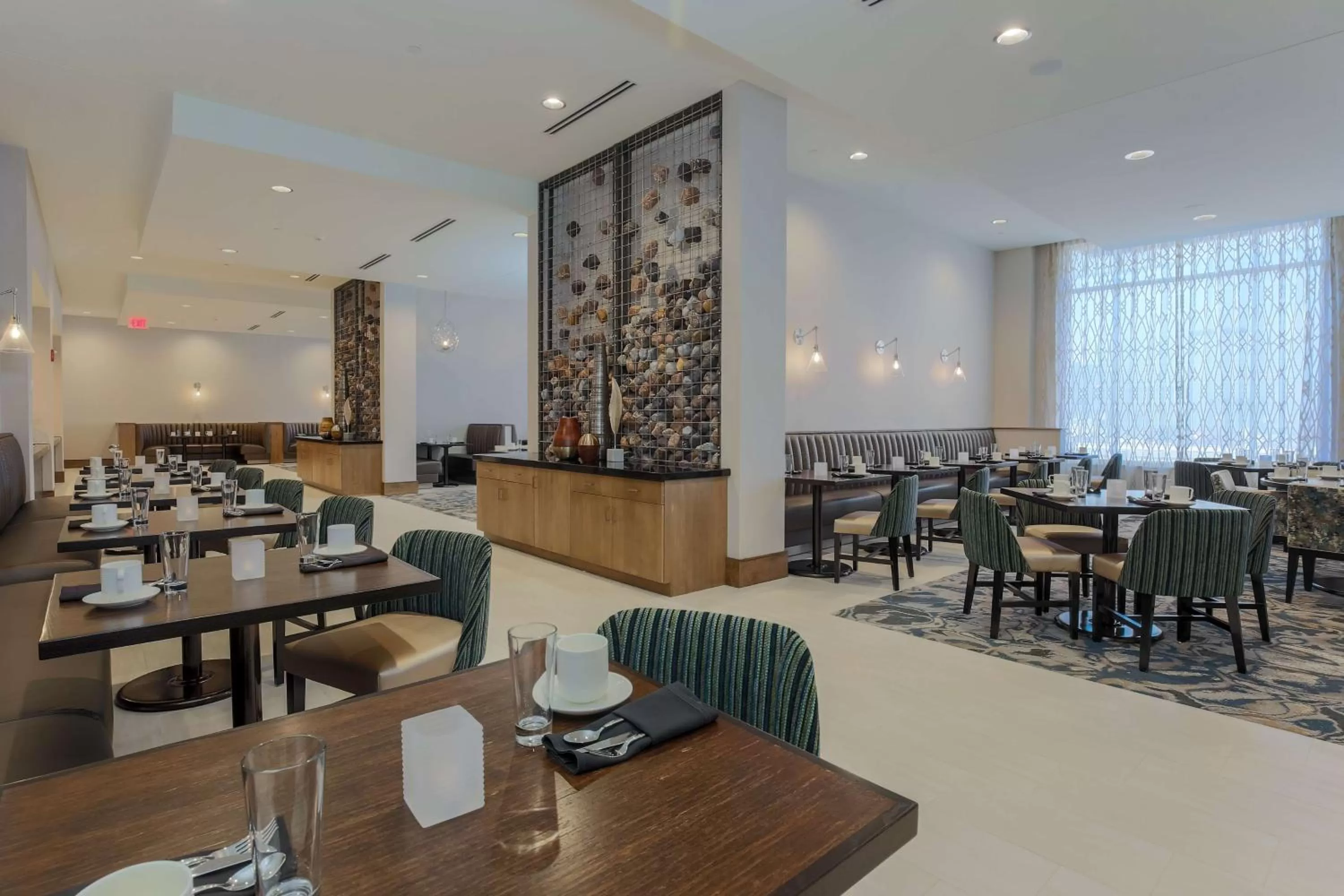 Restaurant/places to eat in DoubleTree by Hilton Evansville