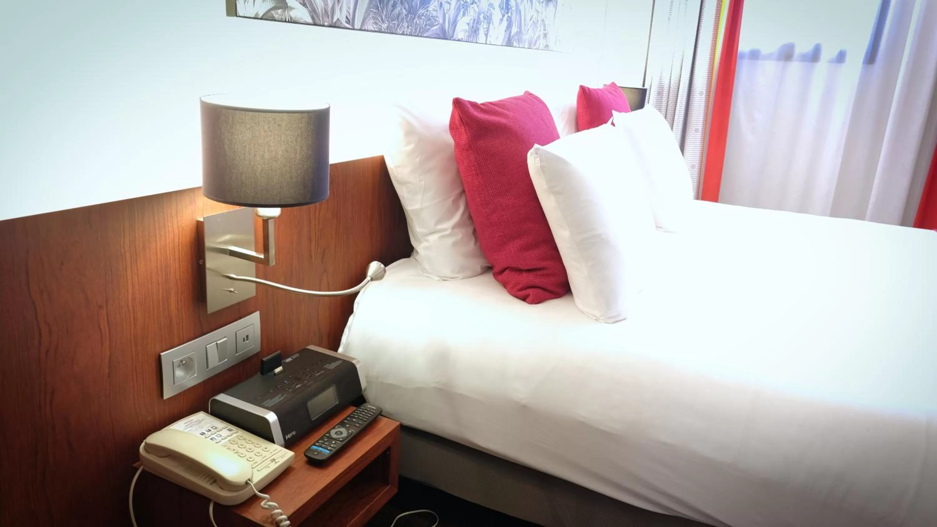 Bedroom, Bed in Mercure Perpignan Centre