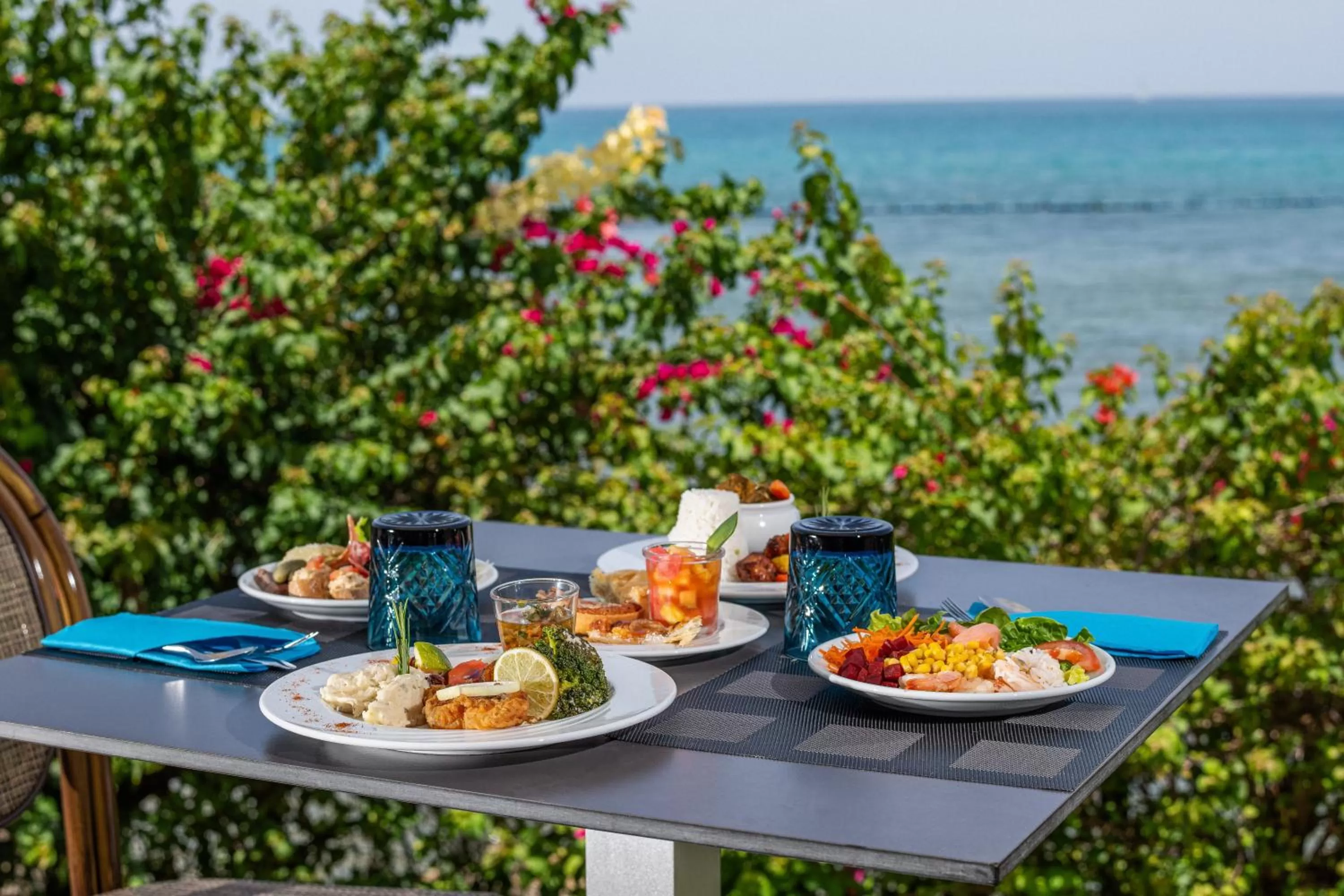 Food and drinks in Zenitude Hôtel Résidences Le Salako