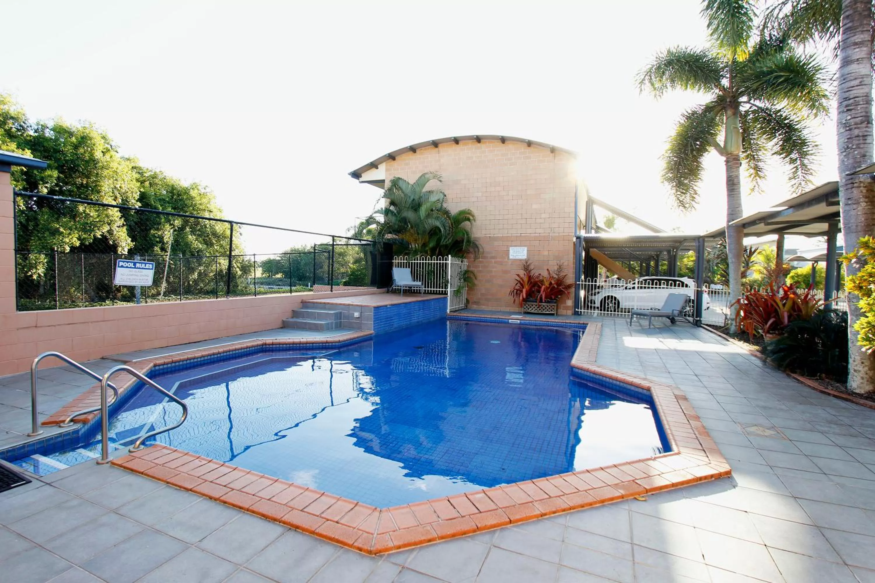 Swimming pool in Windmill Motel & Events Centre