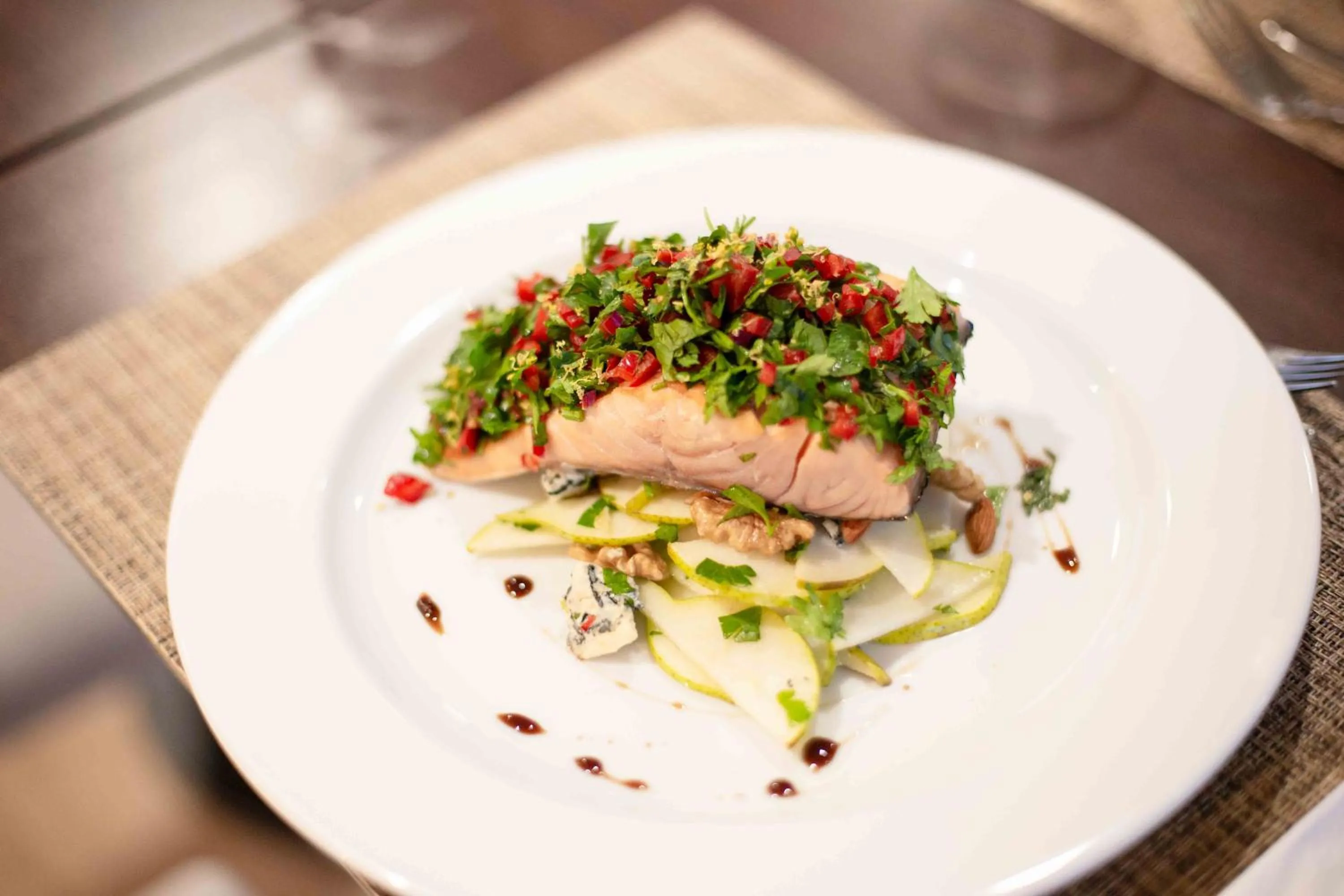 Restaurant/places to eat in Herradura Hotel Suites