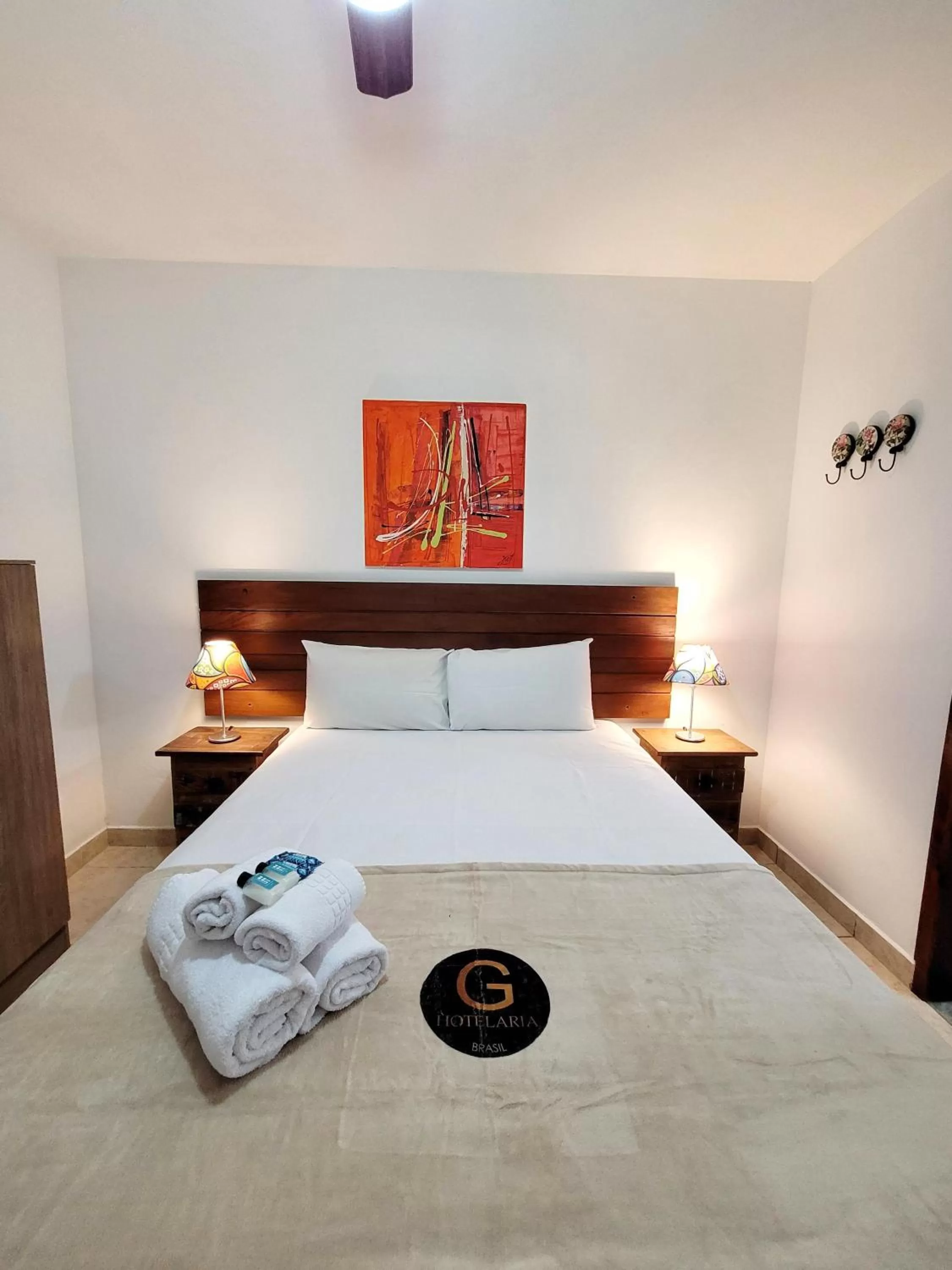 Photo of the whole room, Bed in Pousada Casa Centro Búzios