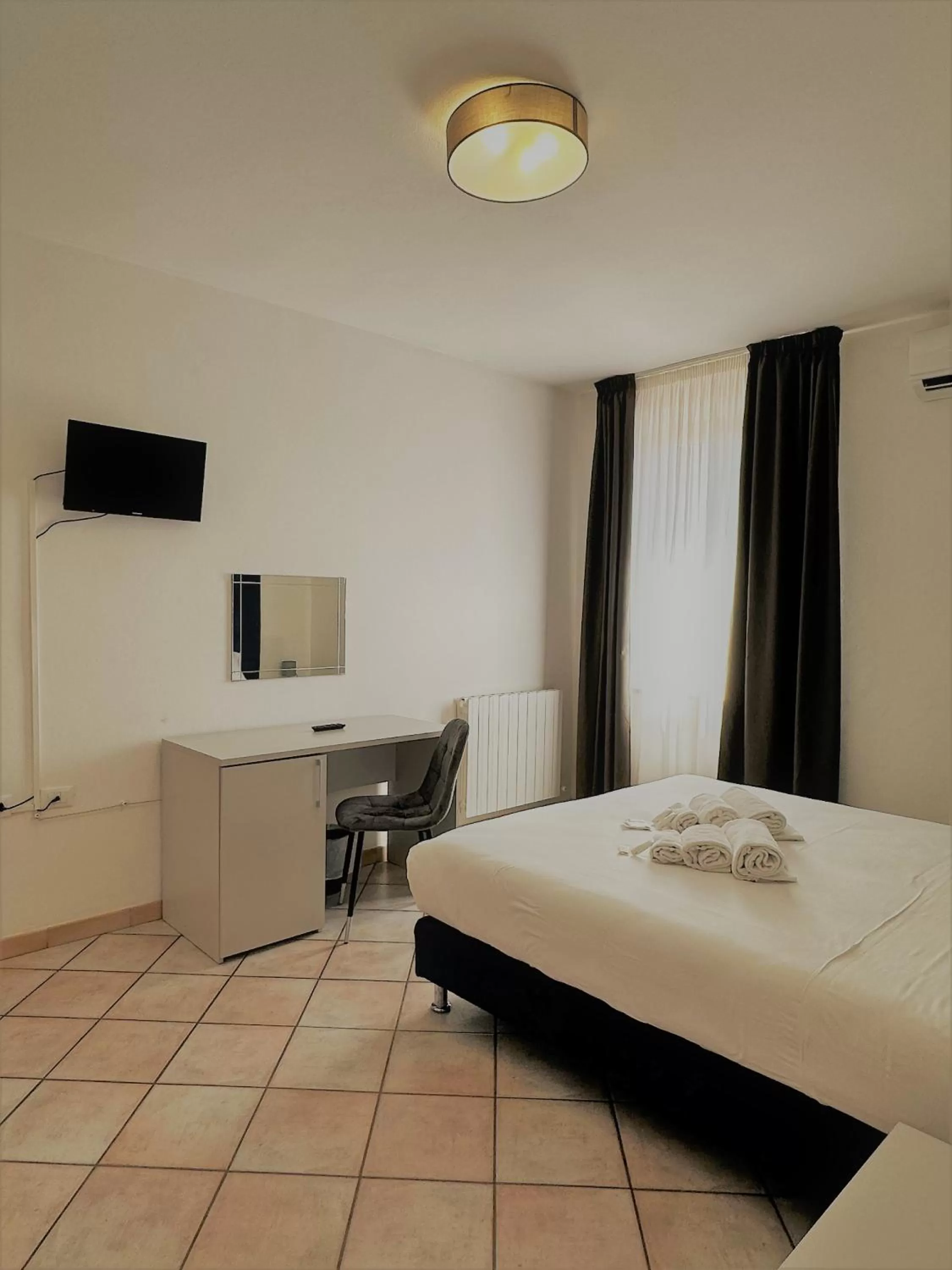 Bedroom, Bed in Hotel The Flash - Venturina Terme