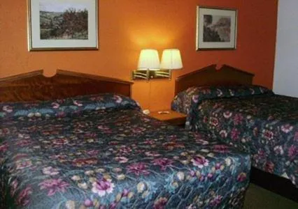 Queen Room with Two Queen Beds - Non-Smoking in Econo Lodge Elk City