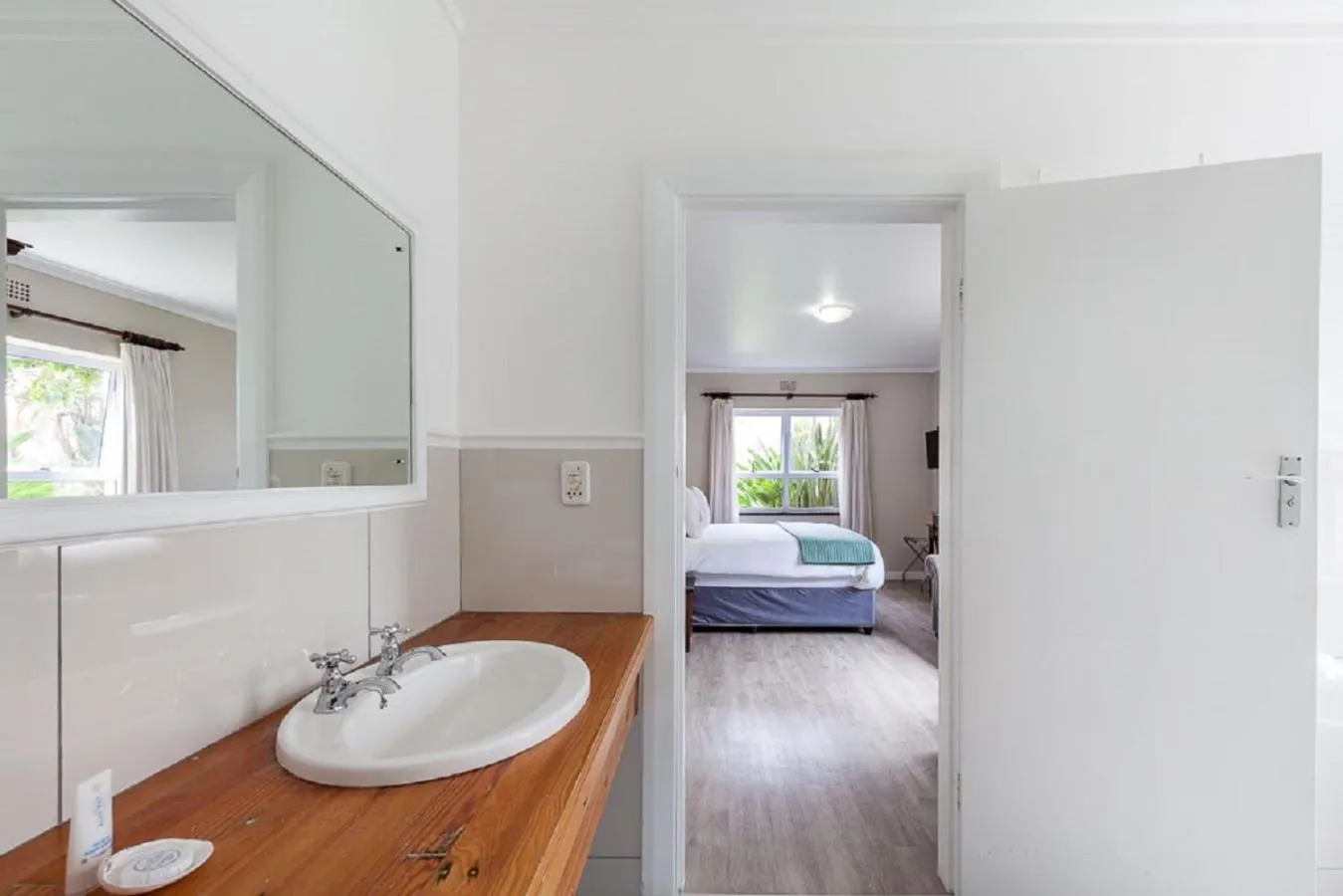 Bathroom, Bed in Blue Bay Lodge
