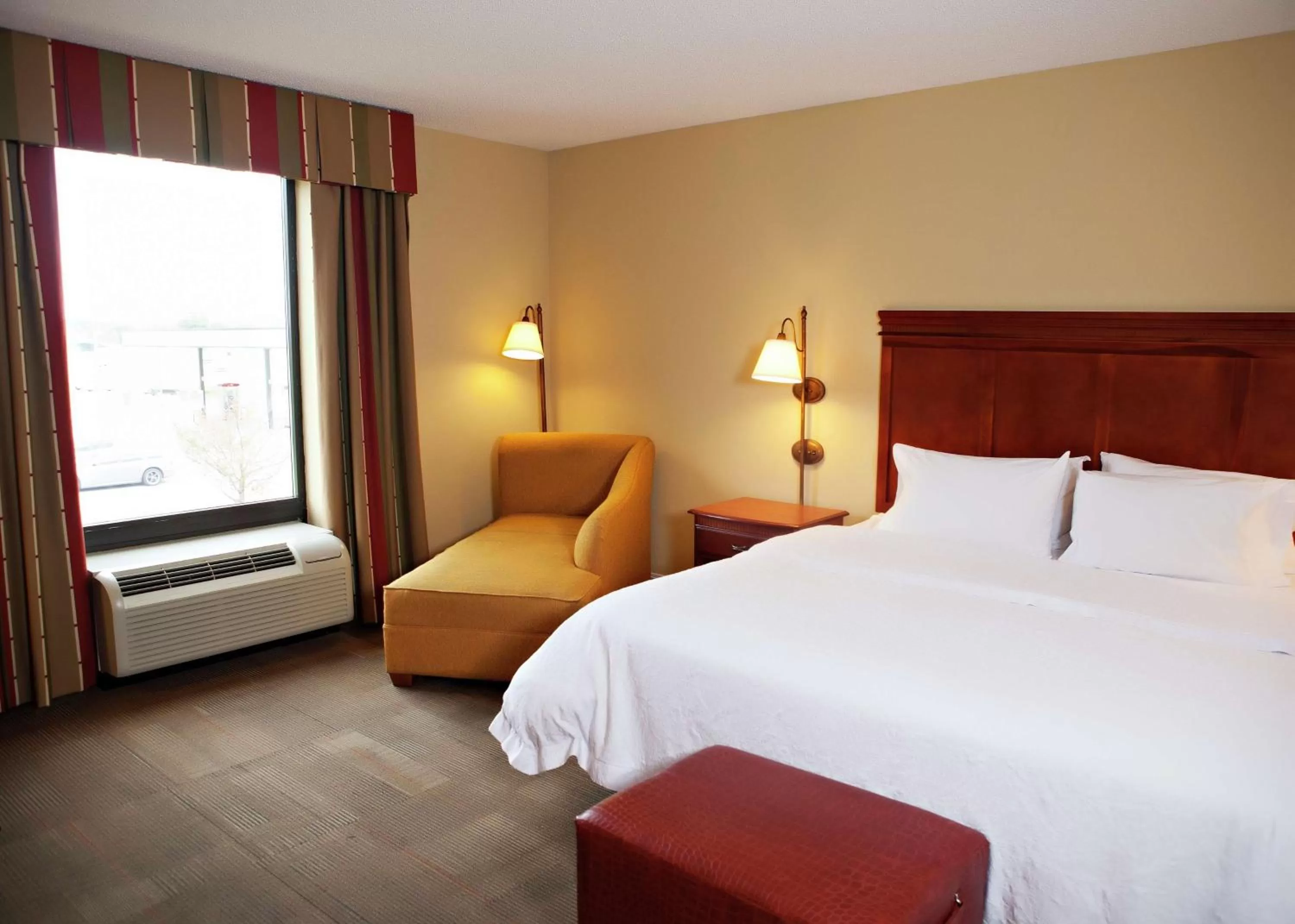 Bed in Hampton Inn Martin