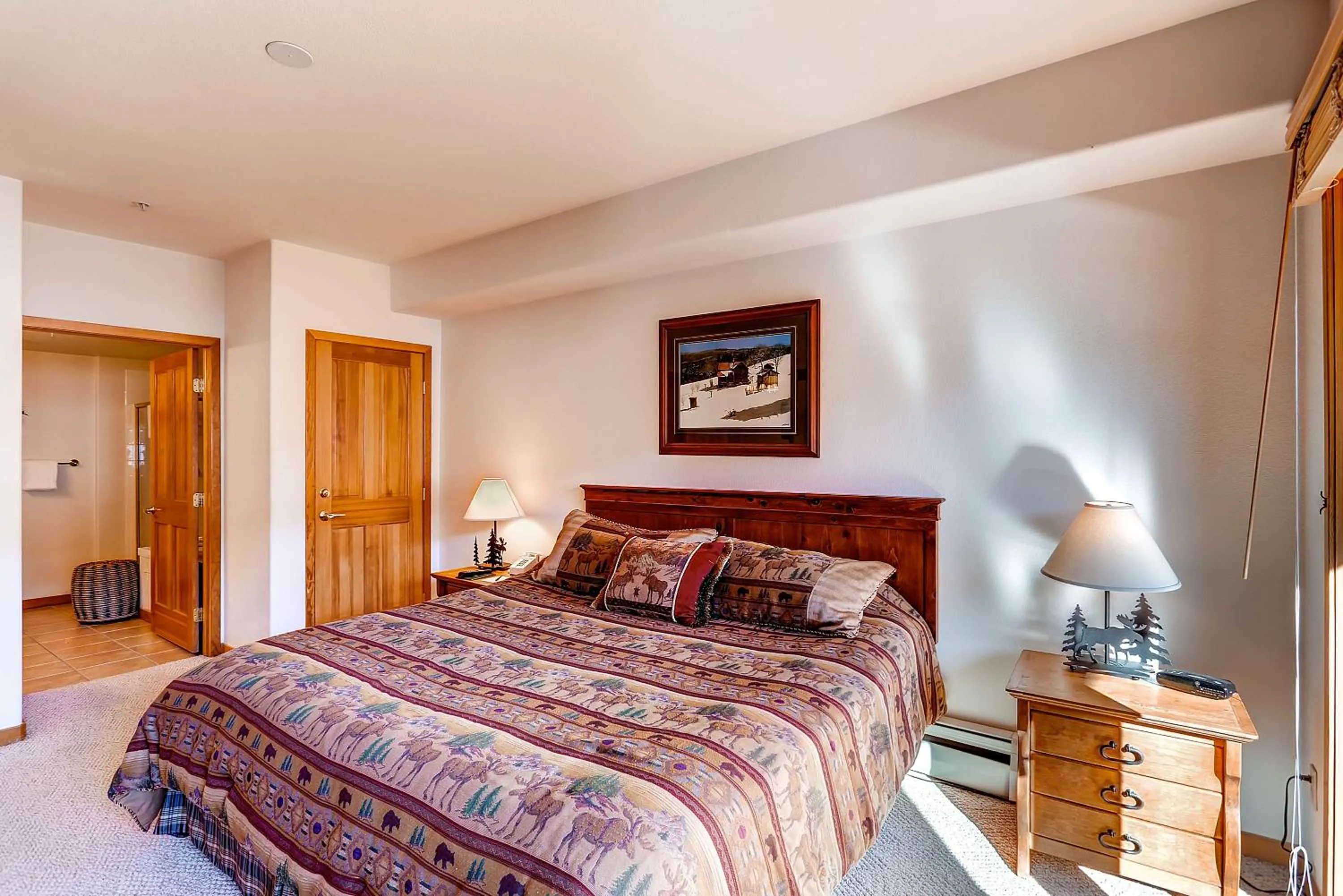 Bed in Gateway Mountain Lodge by Keystone Resort
