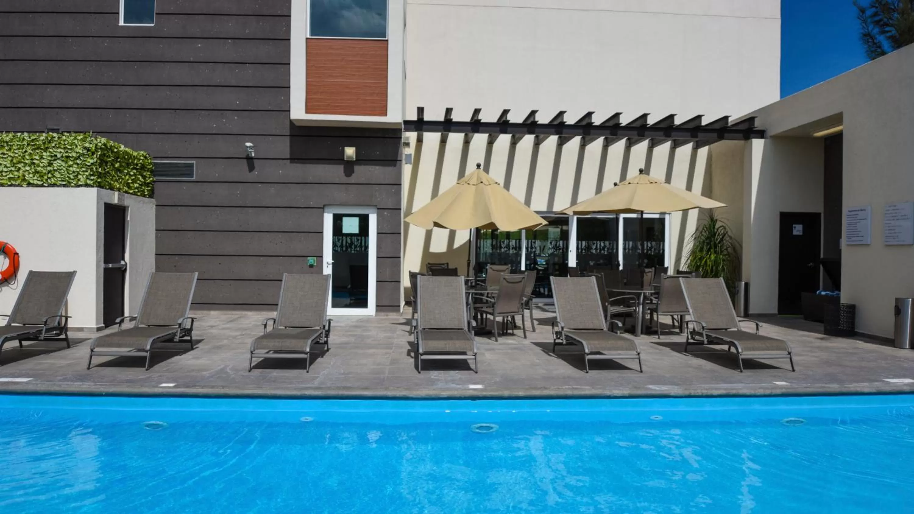 Swimming pool in Holiday Inn Express and Suites Celaya by IHG