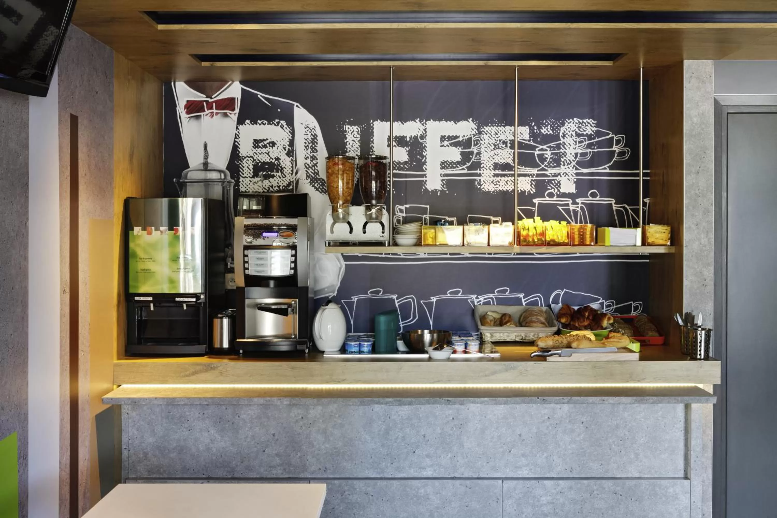 Restaurant/places to eat in IBIS Budget Aix en Provence Est Le Canet