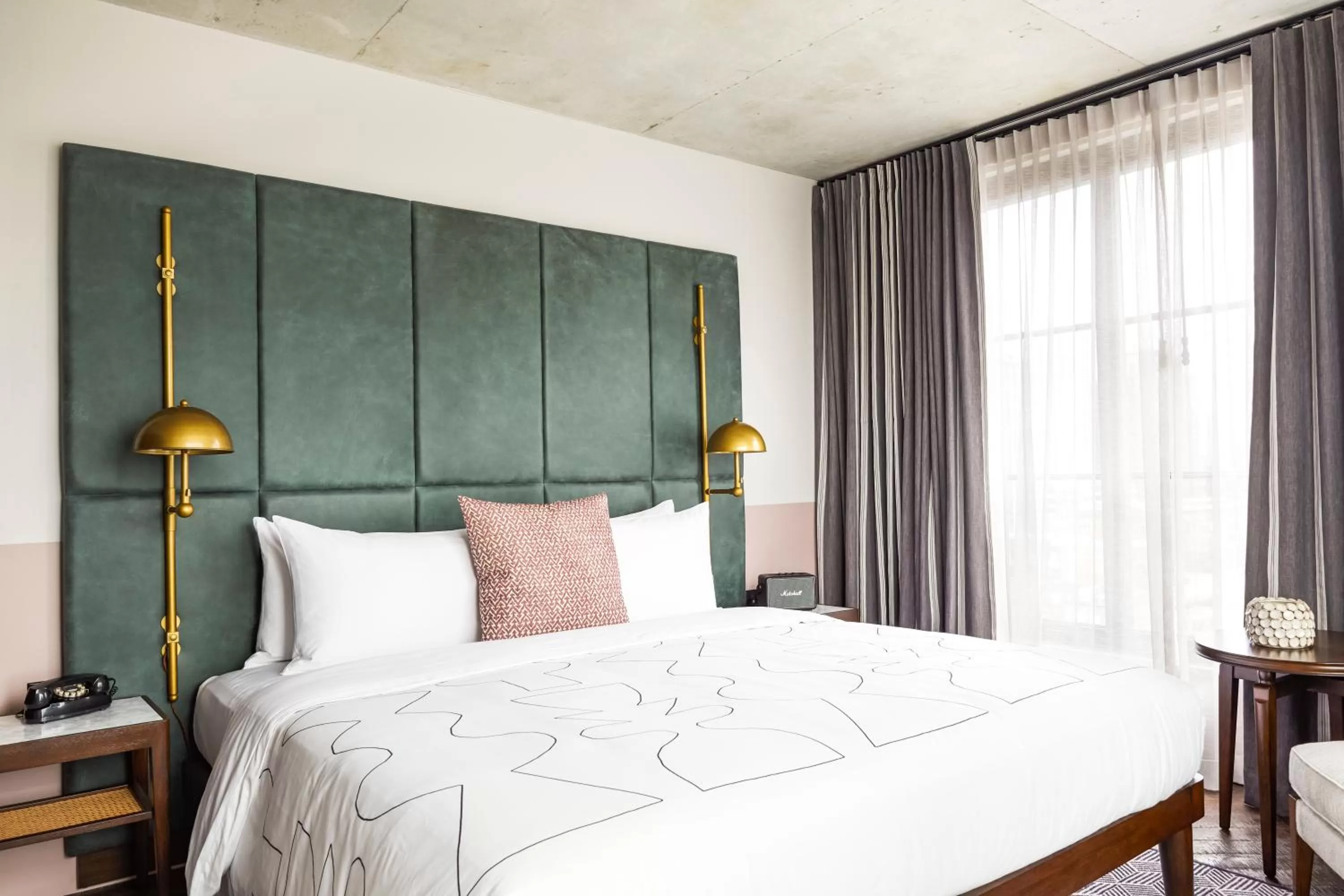 Photo of the whole room, Bed in The Hoxton, Chicago