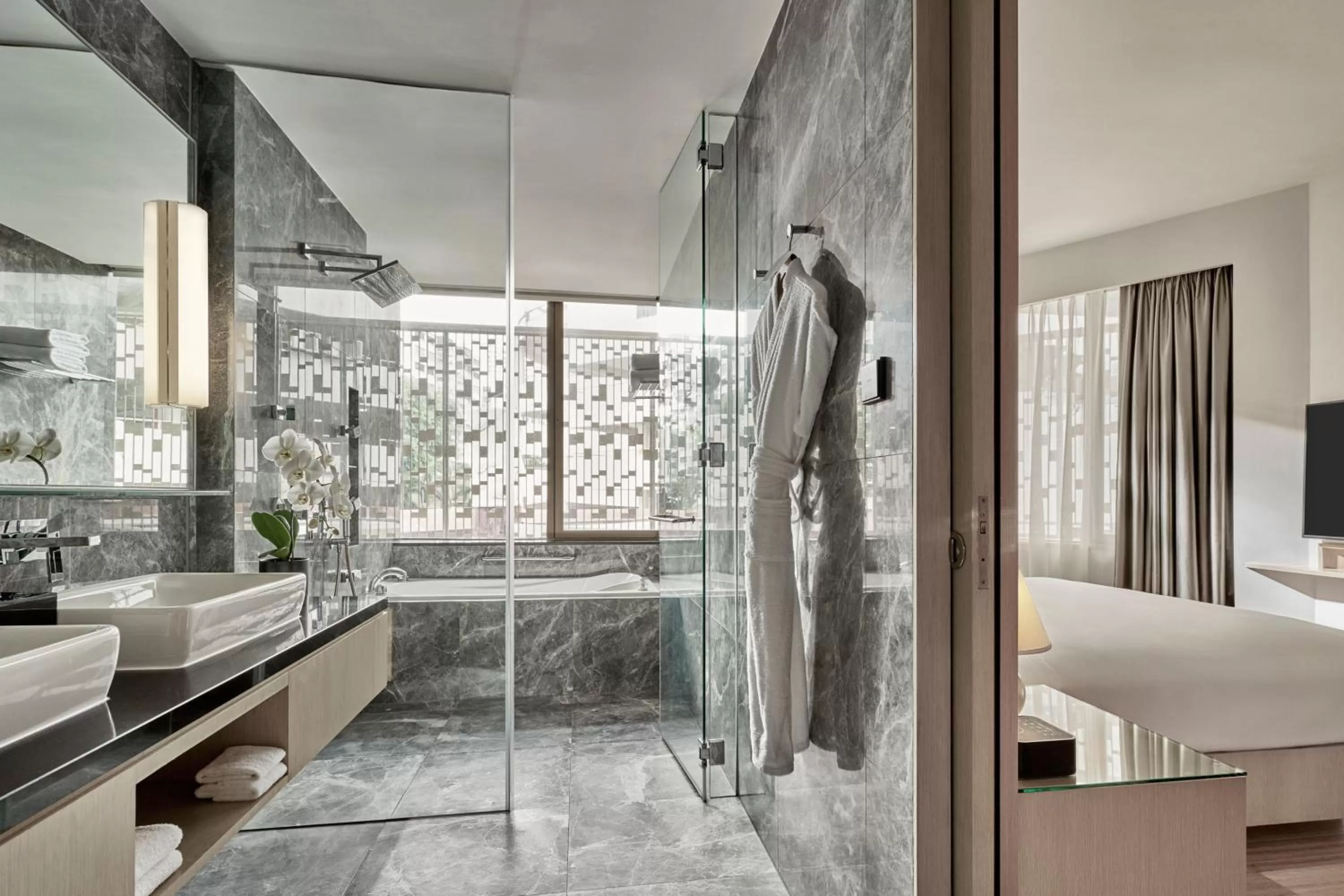 Photo of the whole room, Bed in Singapore Marriott Tang Plaza Hotel