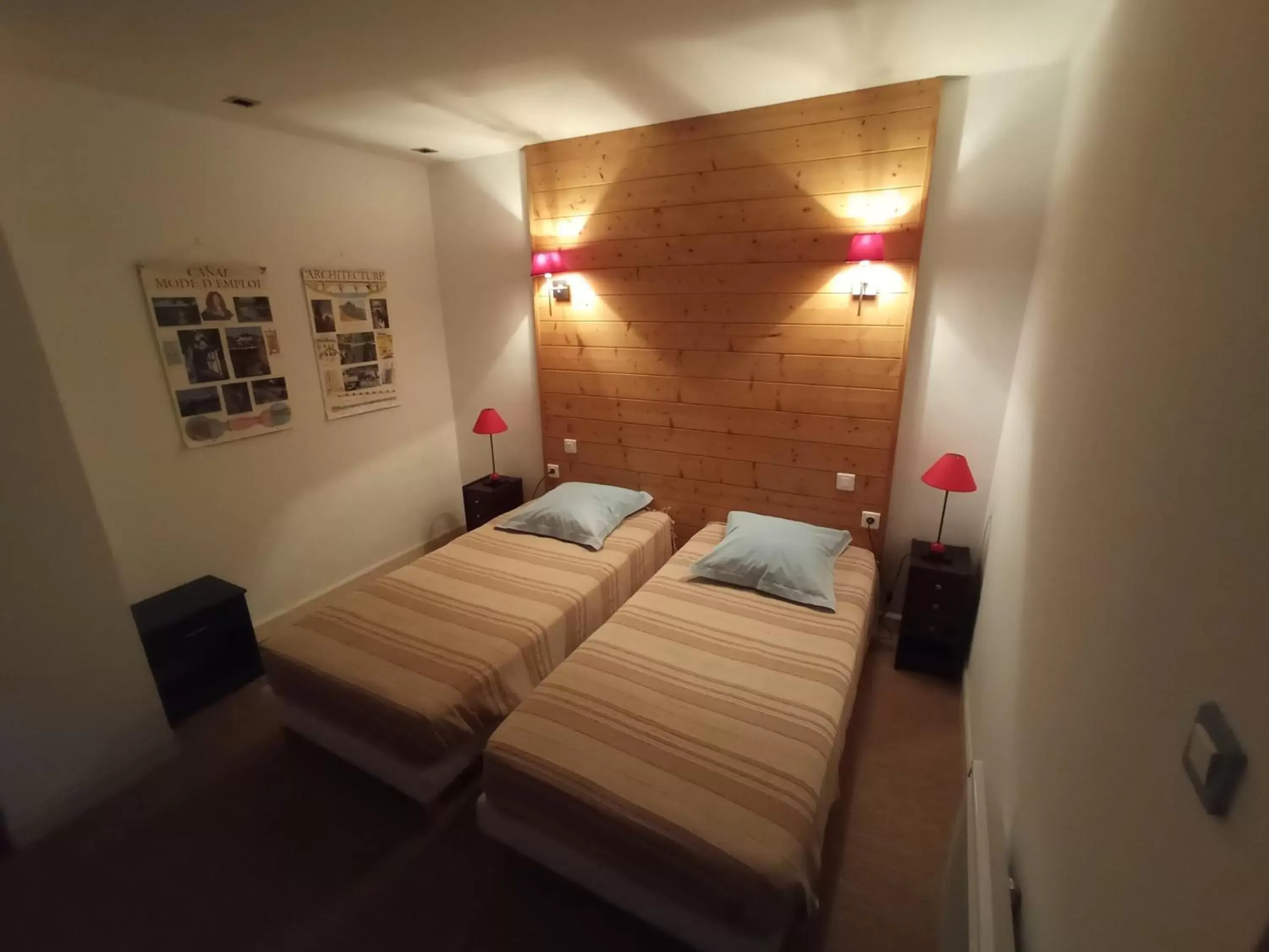 Twin Room with Private Bathroom - single occupancy in Le Clos d'André Twin Room with Private Bathroom - single occupancy in Le Clos d'André