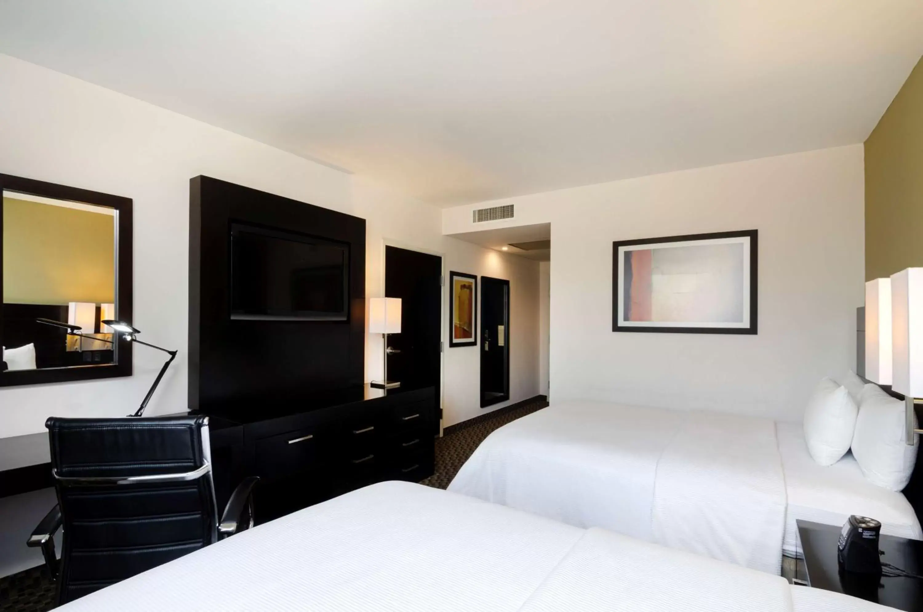 Queen Room with Two Queen Beds - Non-Smoking in DoubleTree by Hilton Queretaro Queen Room with Two Queen Beds - Non-Smoking in DoubleTree by Hilton Queretaro