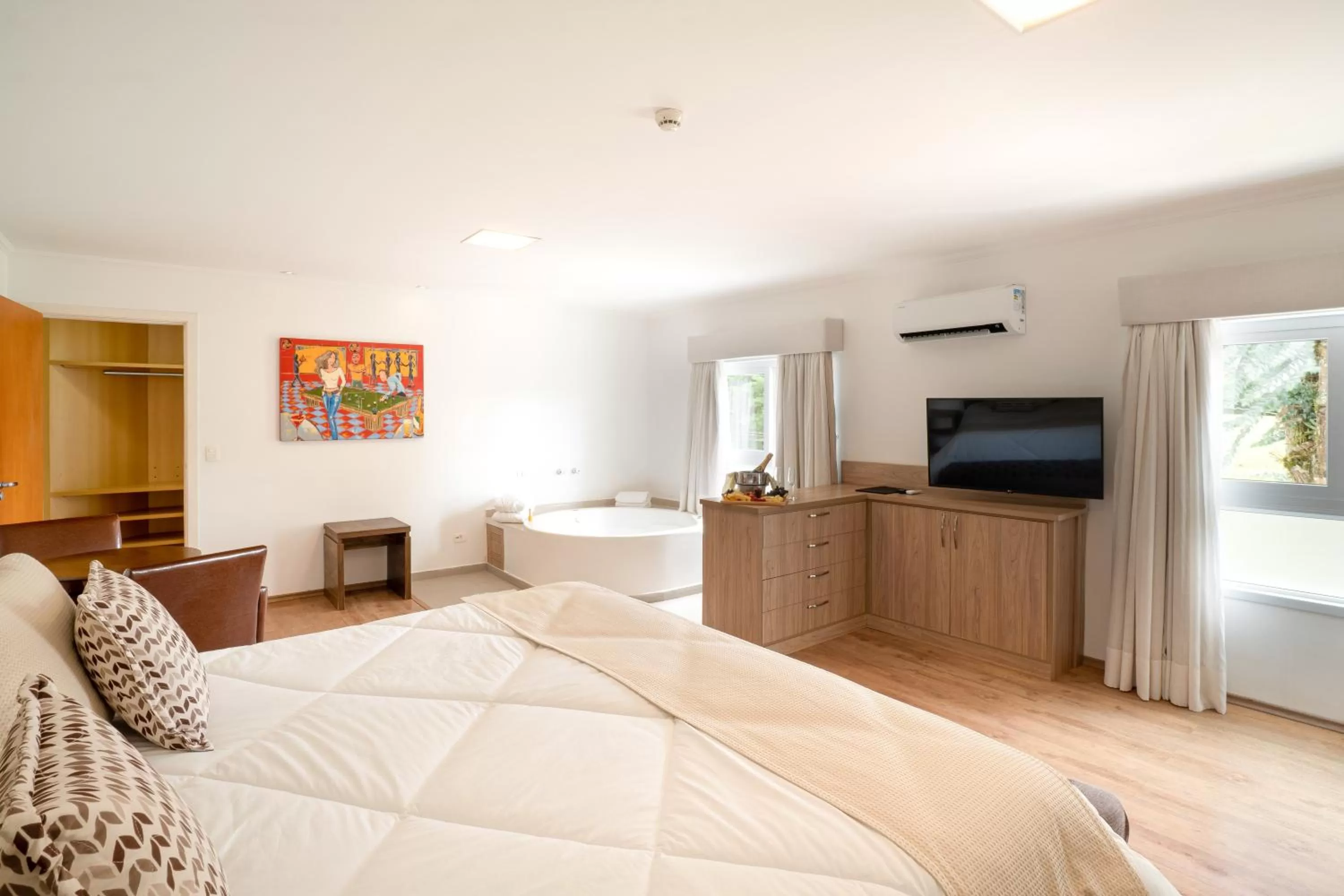 Hot Tub, Bed in Pousada Itália Moderna