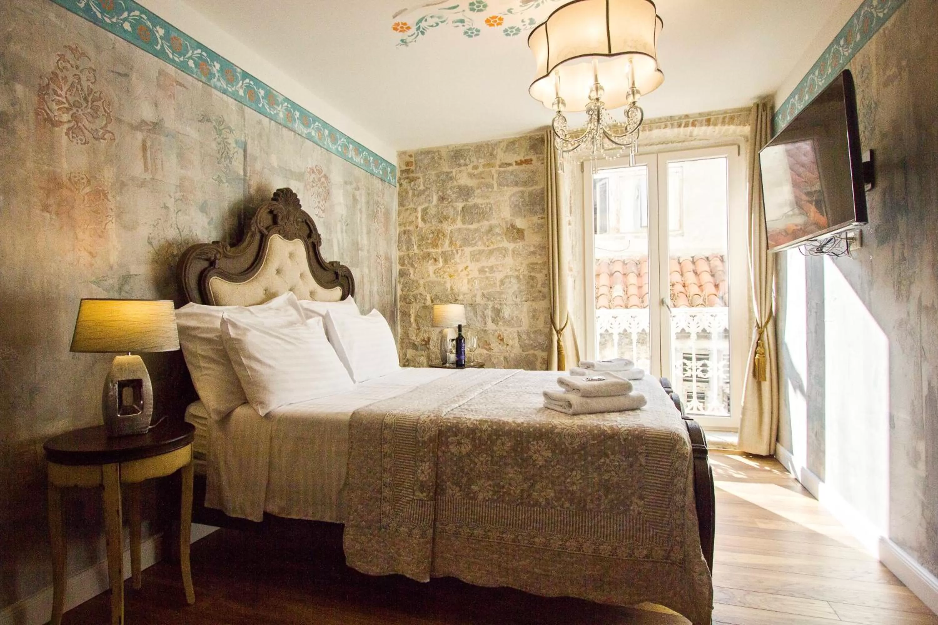 Bed in Plaza Marchi Old Town - MAG Quaint & Elegant Boutique Hotels