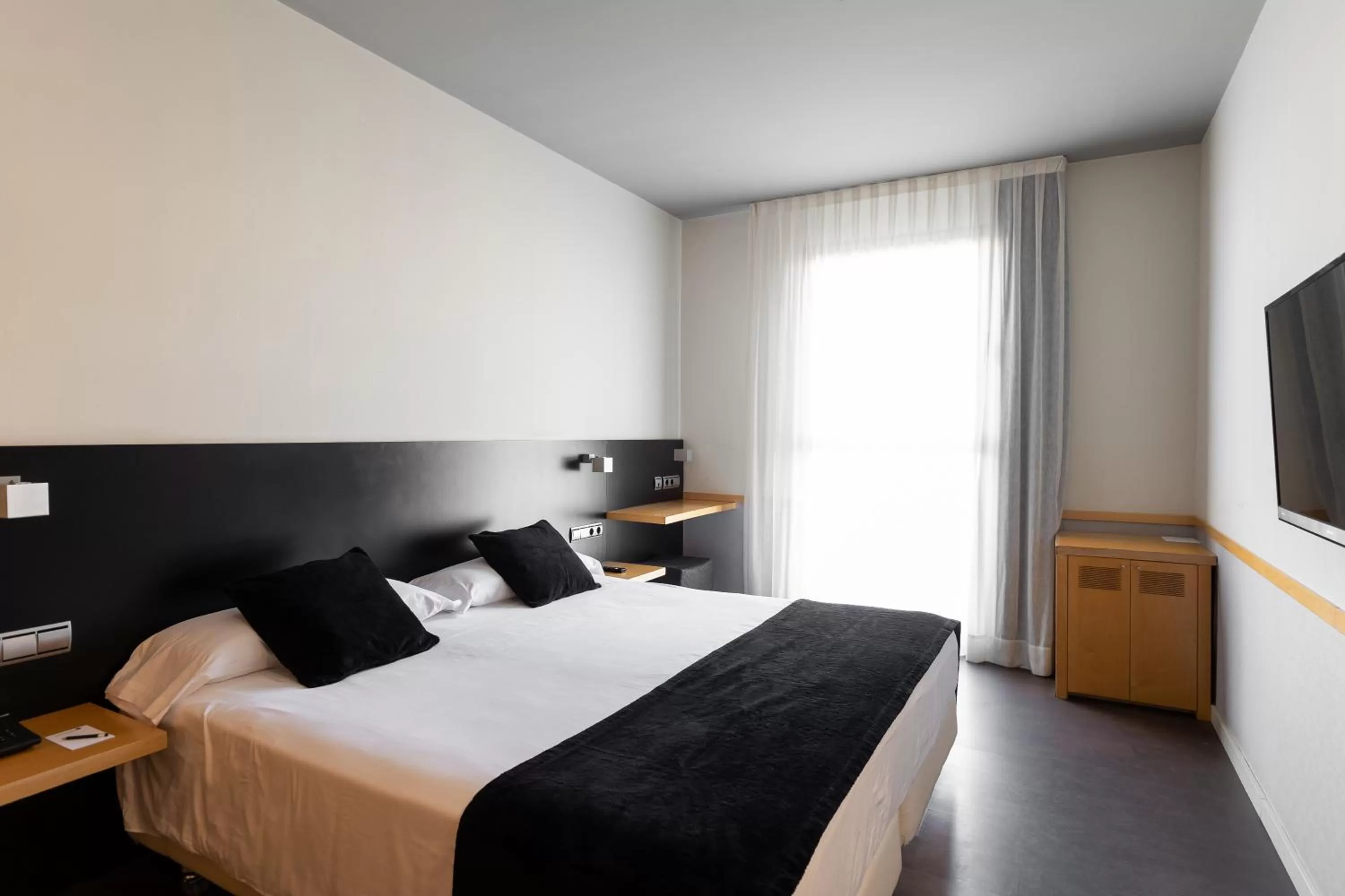 Photo of the whole room, Bed in Onix Liceo