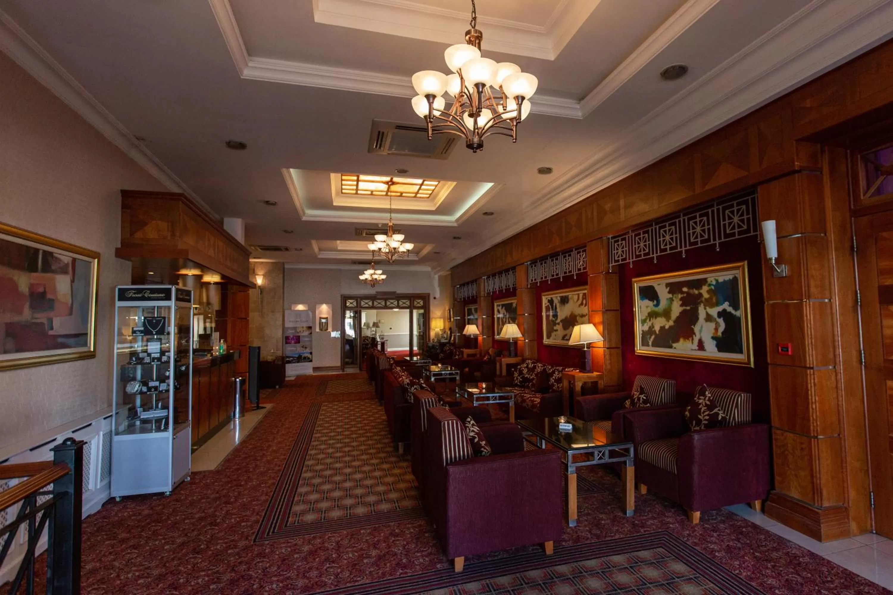 Lobby or reception in Hamlet Court Hotel