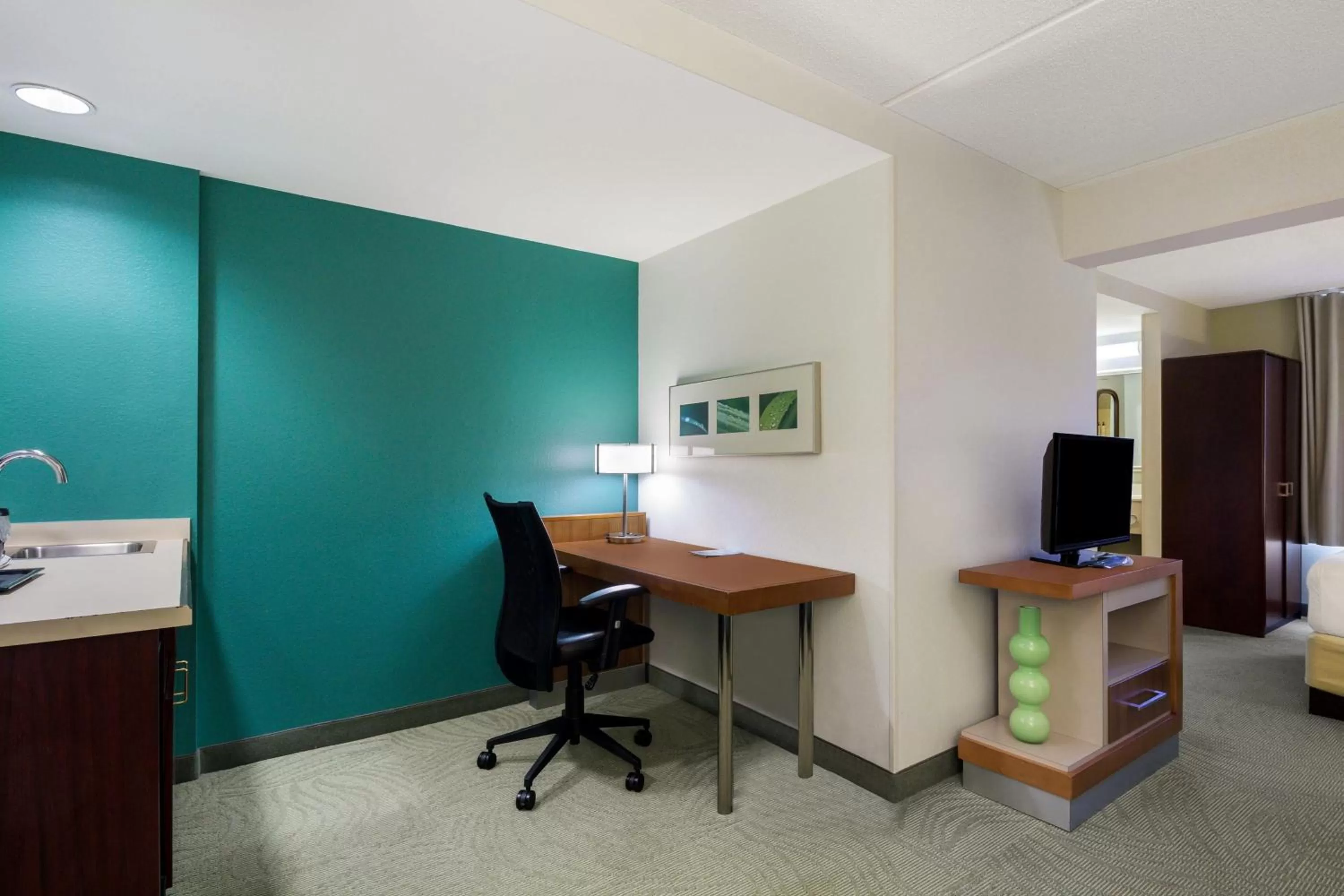 Photo of the whole room in SpringHill Suites by Marriott Pittsburgh Washington