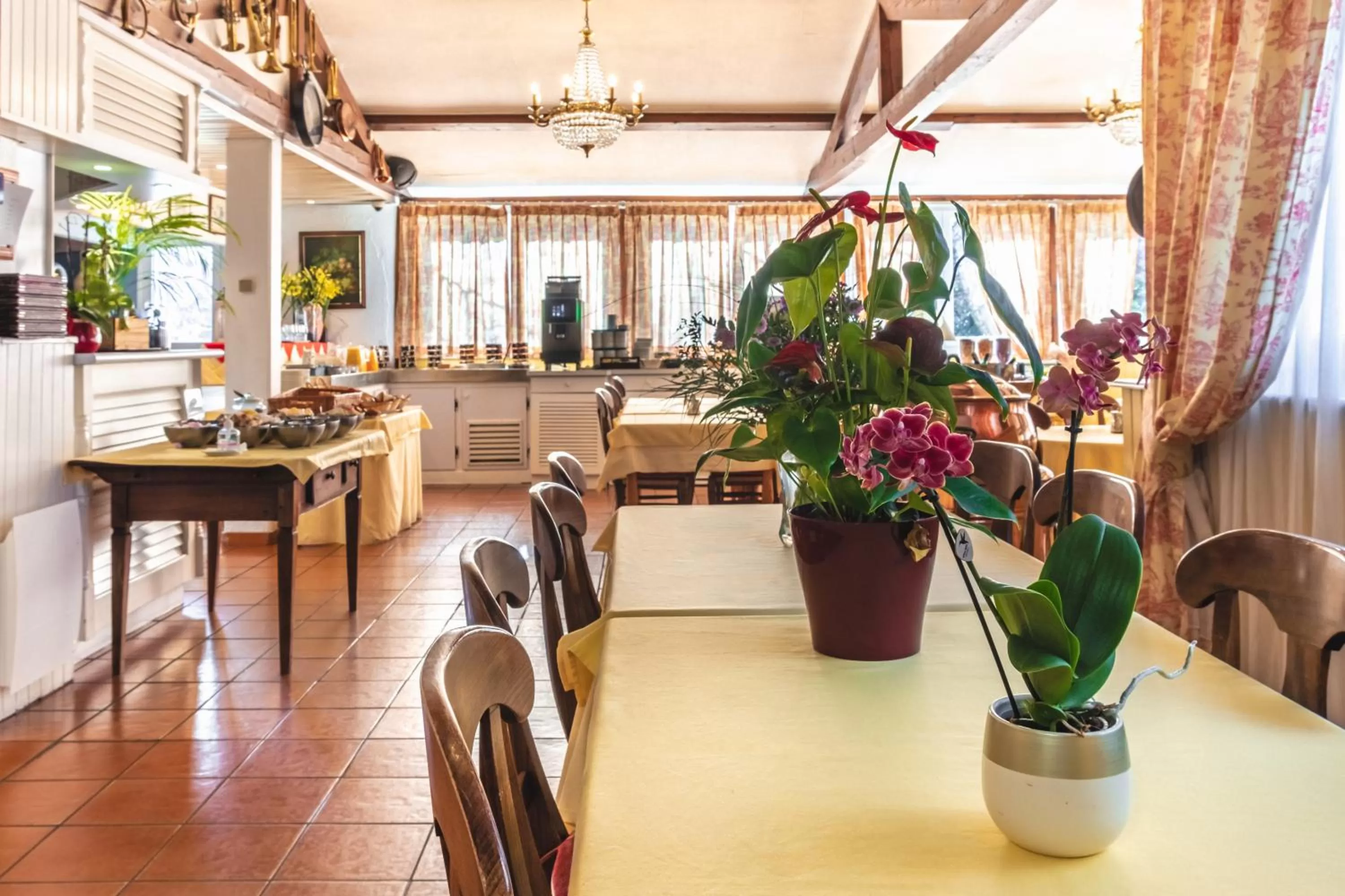 Restaurant/places to eat in Hotel Strasbourg - Montagne Verte & Restaurant Louisiane