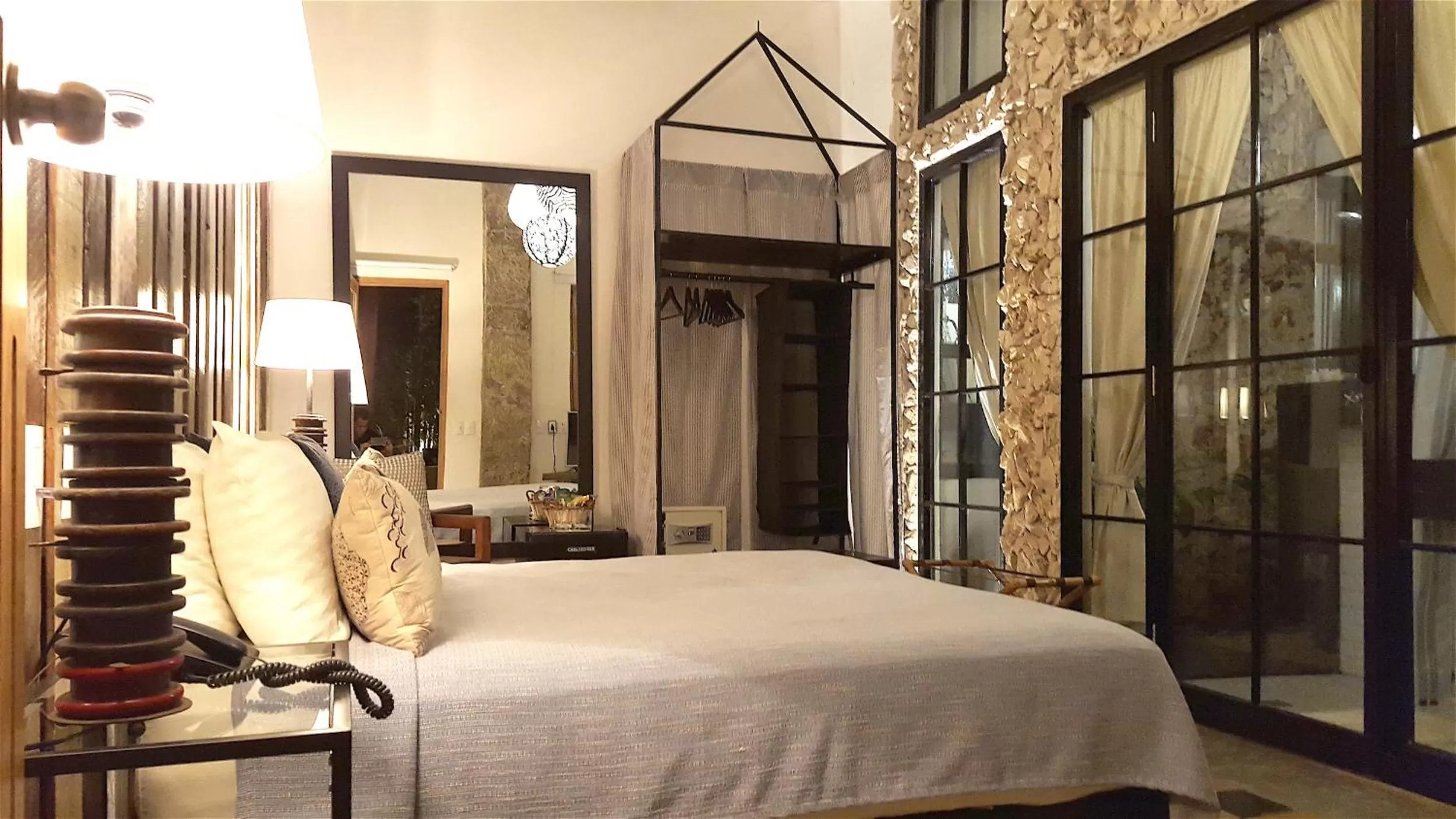 Photo of the whole room, Bed in Hotel Casa Lola Deluxe Gallery
