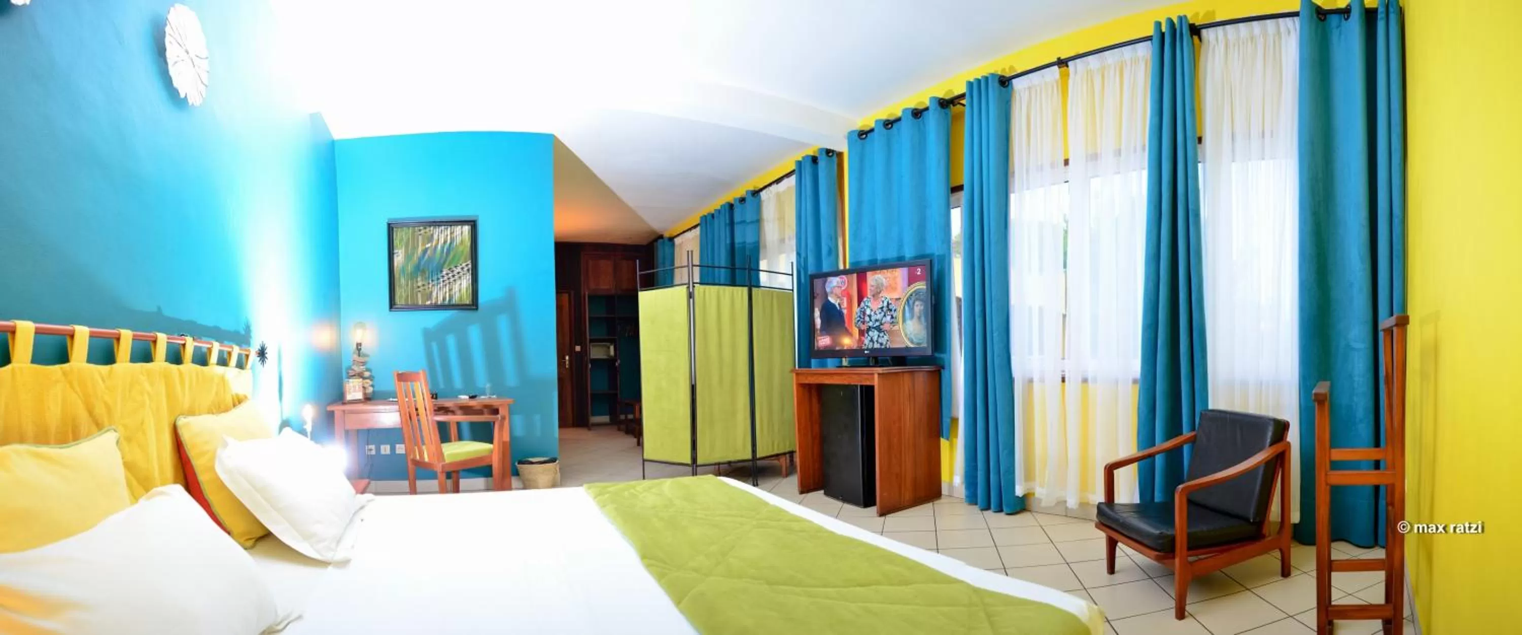 TV and multimedia, Bed in Hôtel Restaurant Coco Lodge Majunga