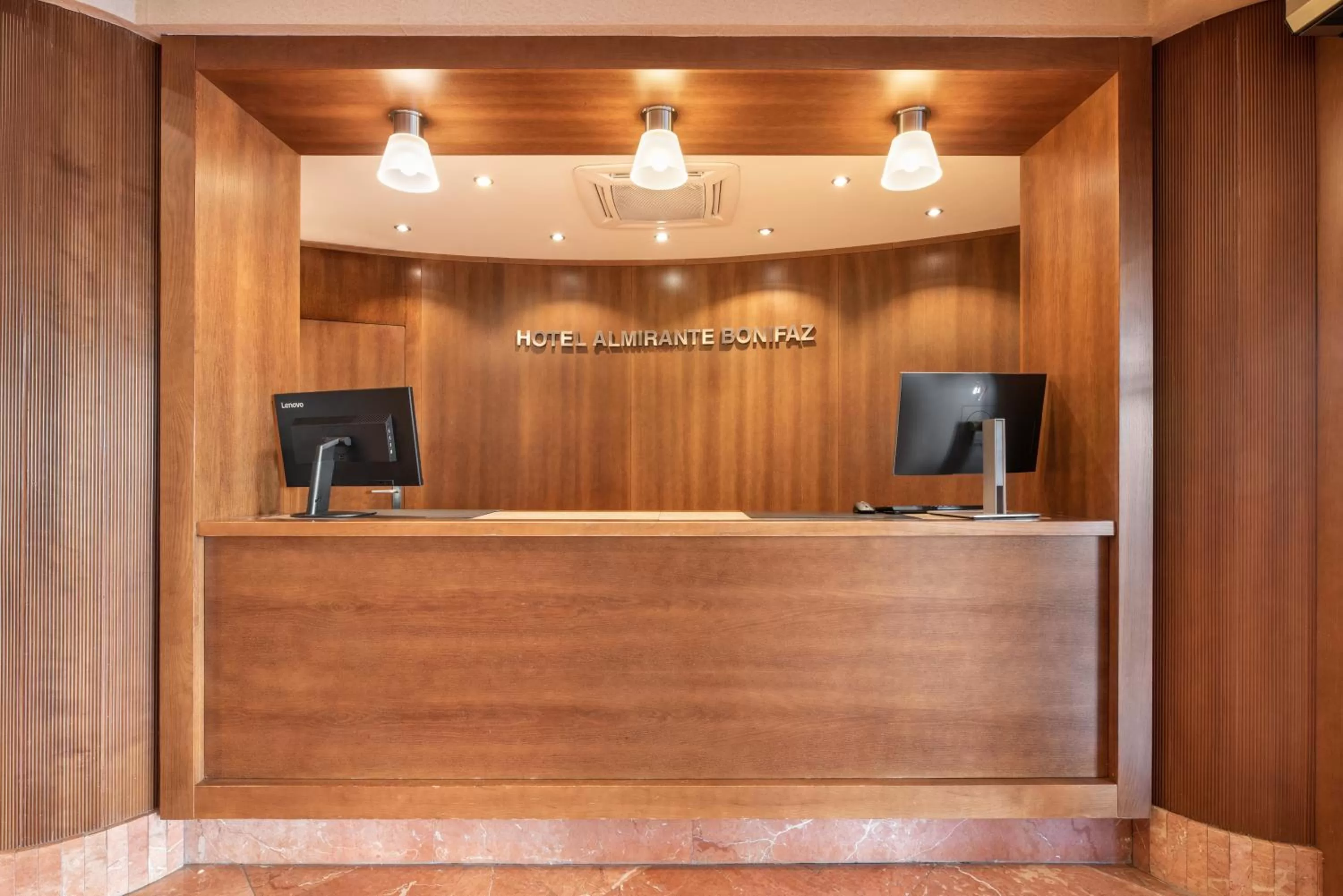 Lobby or reception in Crisol Almirante Bonifaz