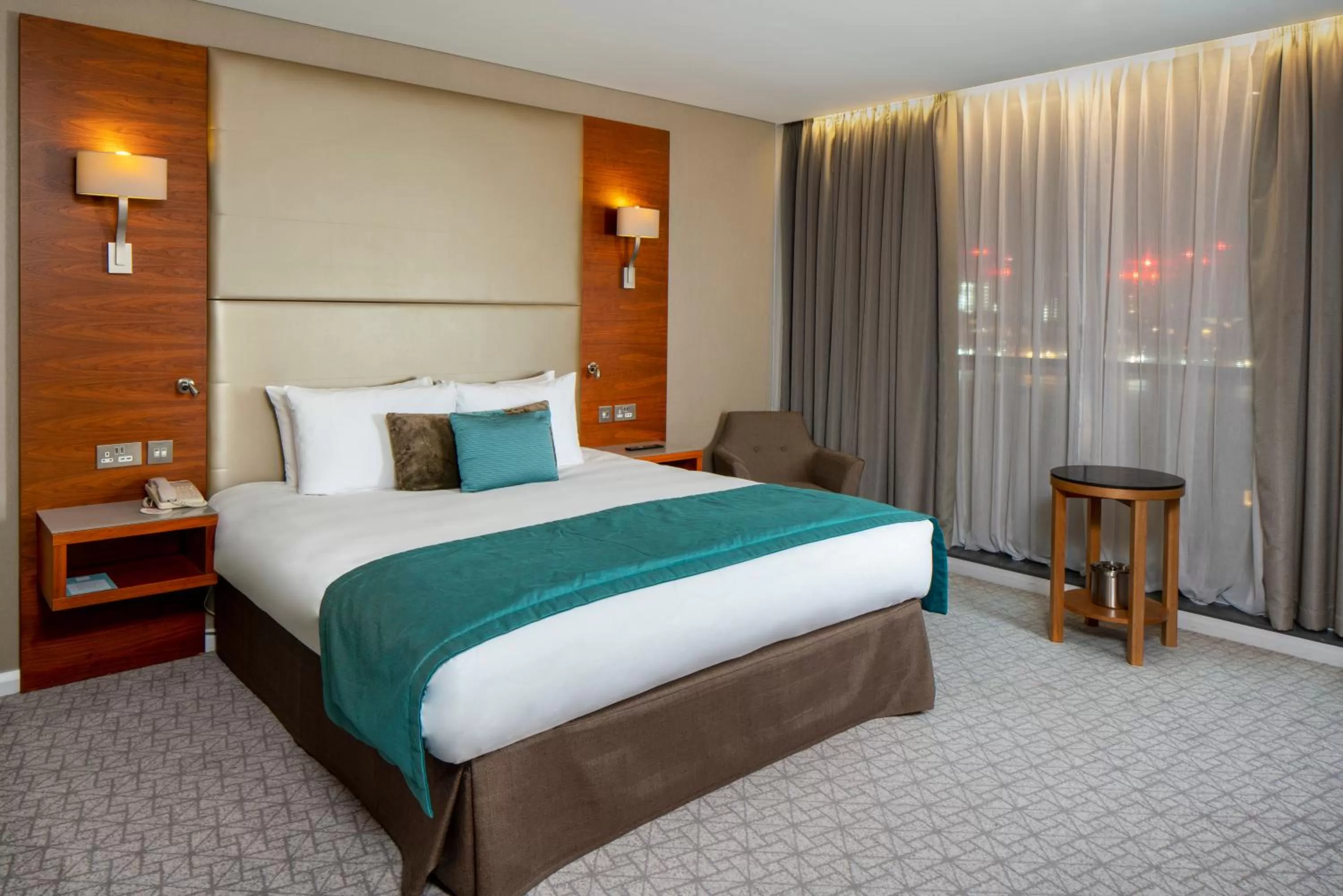 Bedroom, Bed in Crowne Plaza London - Docklands by IHG