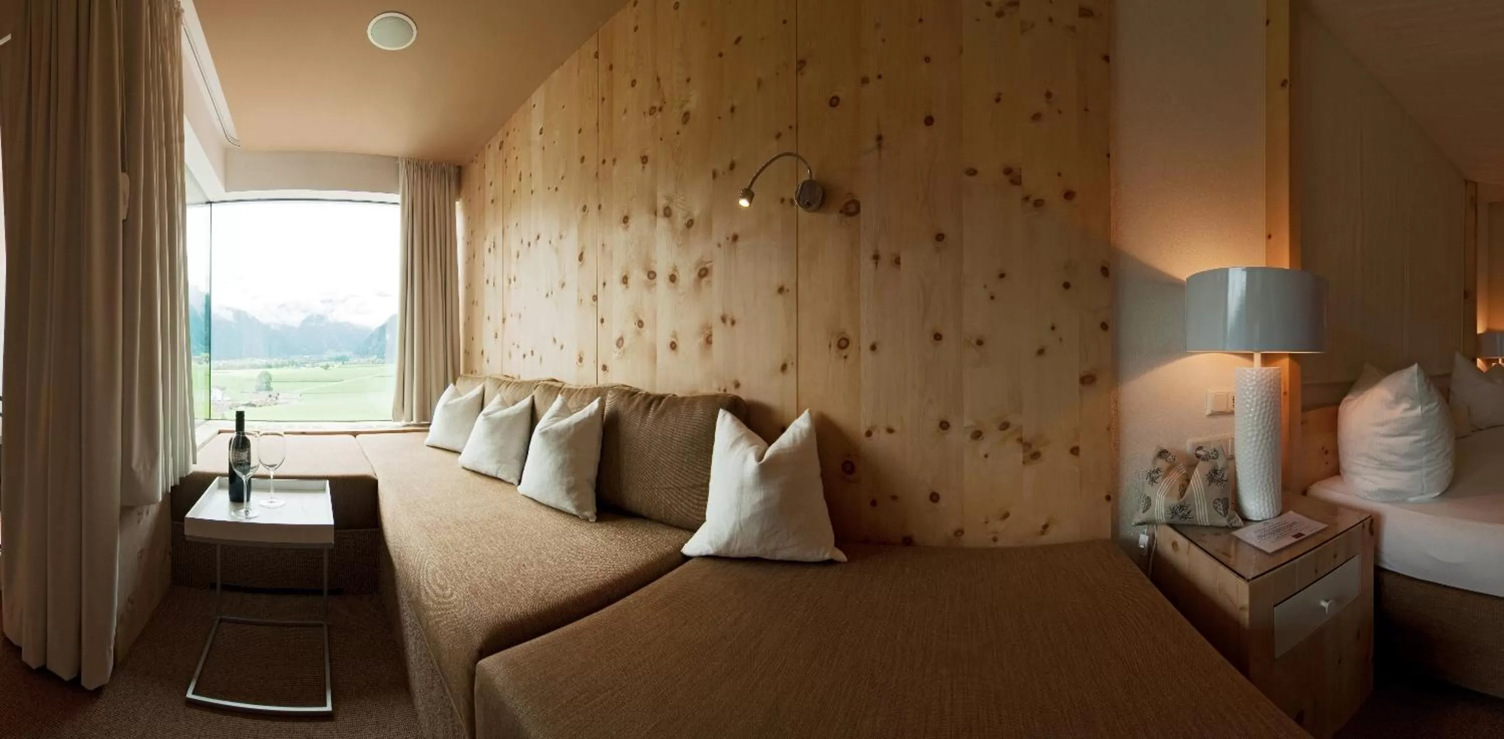 Decorative detail, Bed in Alpenhotel Stefanie