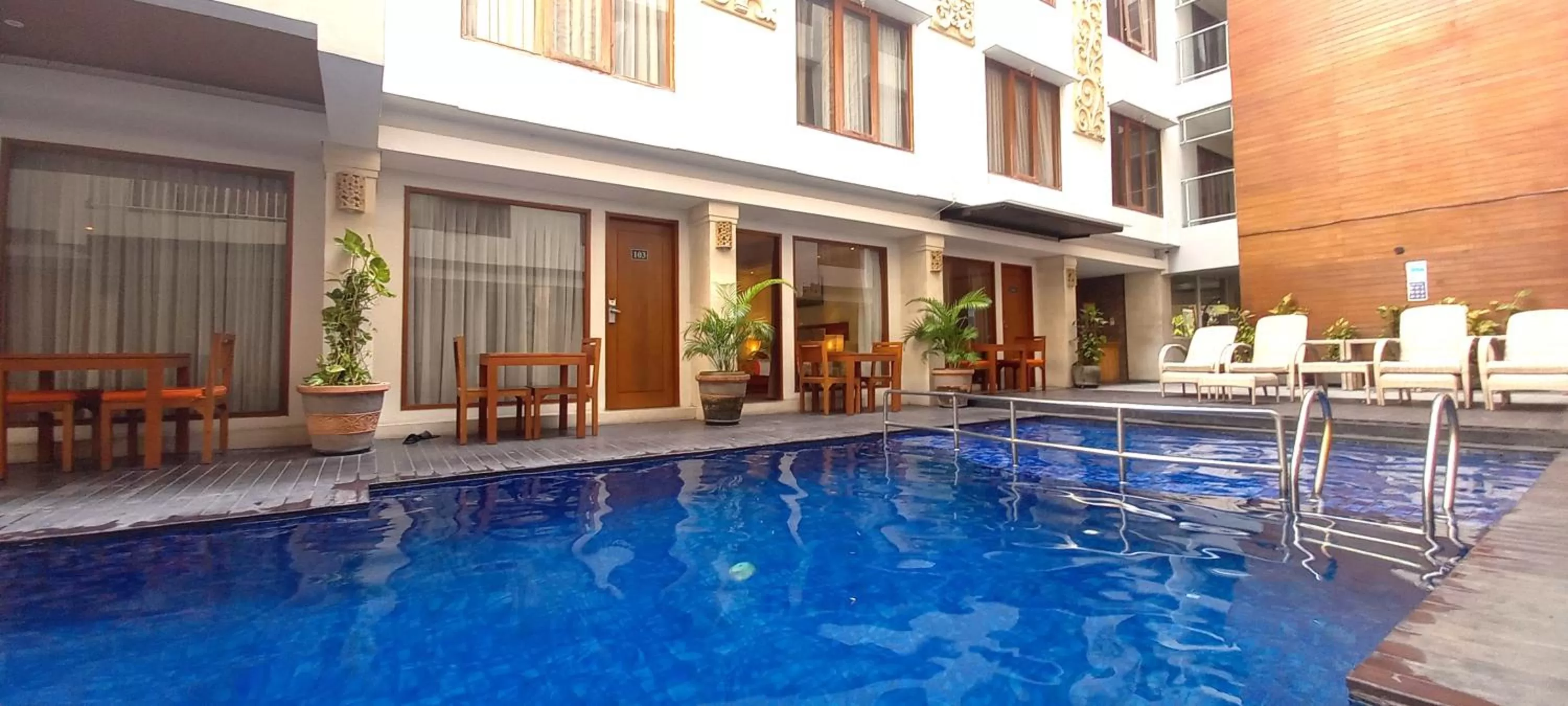 Swimming pool in The Sun Hotel & Spa Legian
