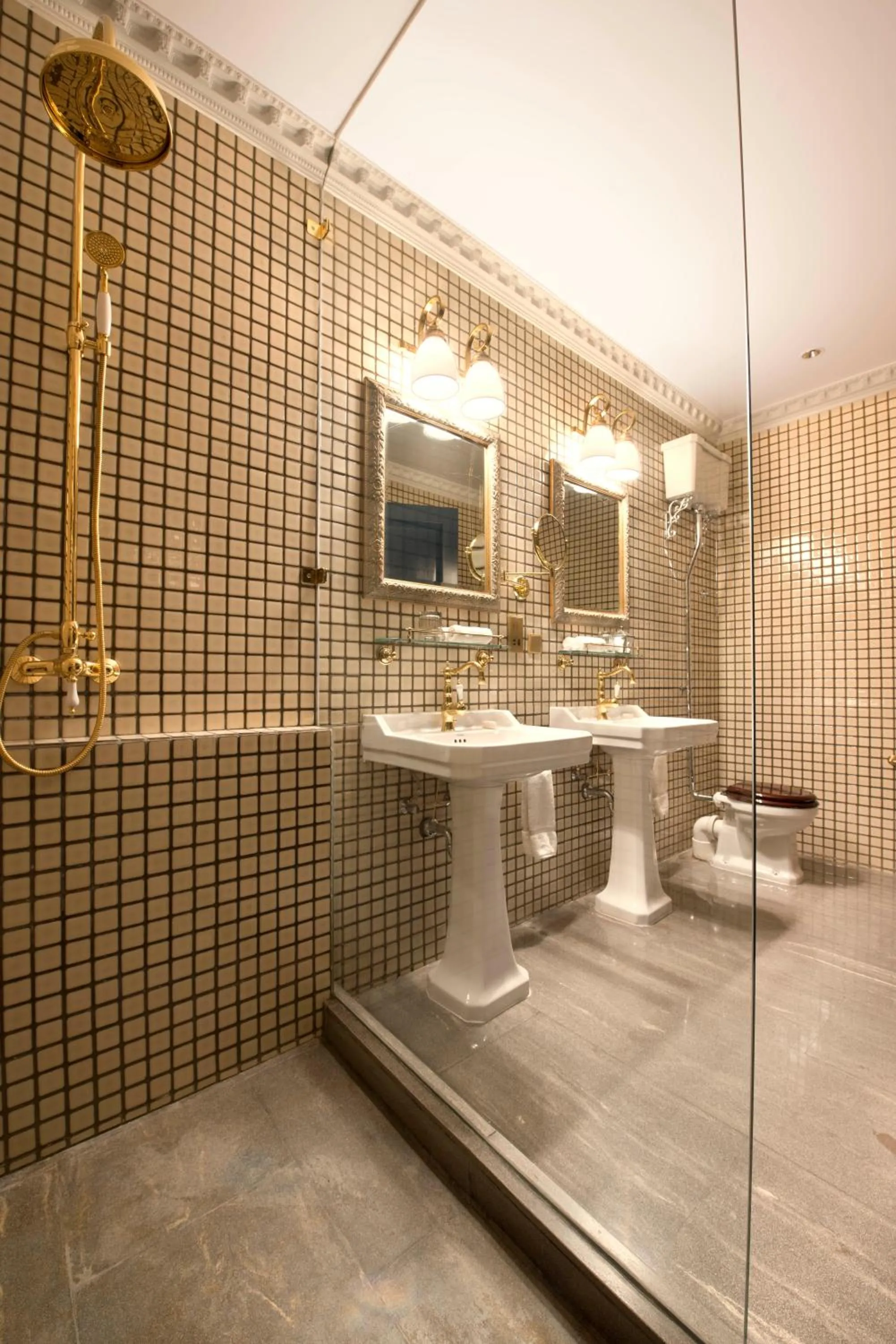 Bathroom in The Gunawarman