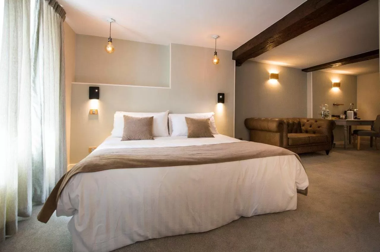 Bed in Logis du Parvis ***Face Cathédrale/in front of the Cathedral***