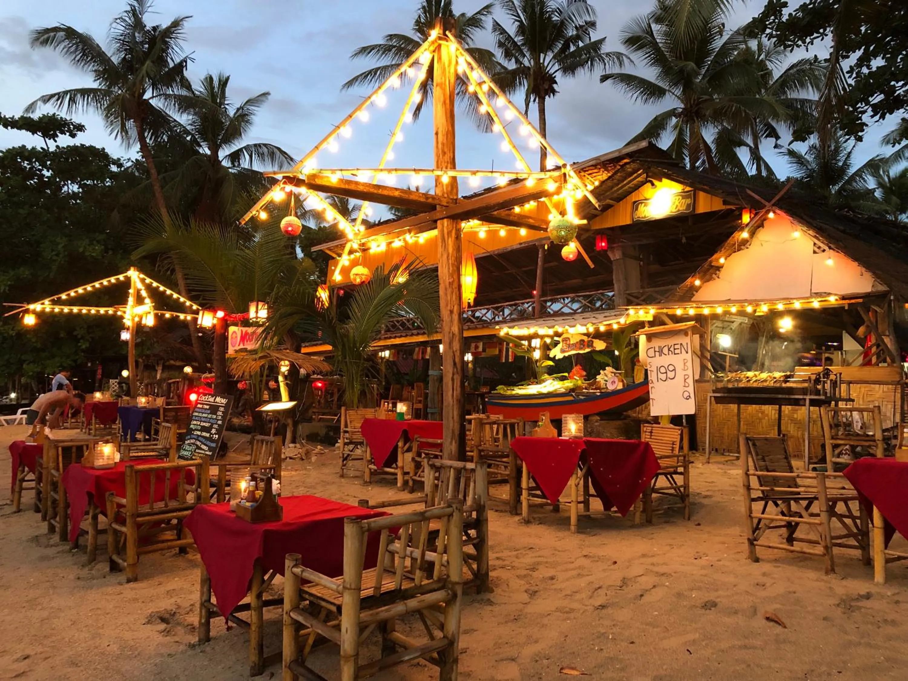 Restaurant/places to eat in Moonwalk Lanta Resort