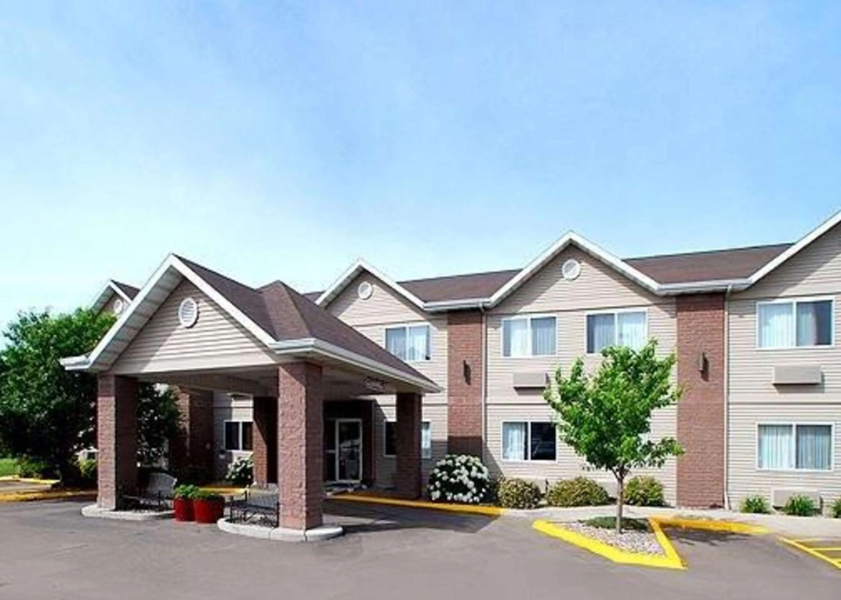 Property building in Comfort Inn Fergus Falls