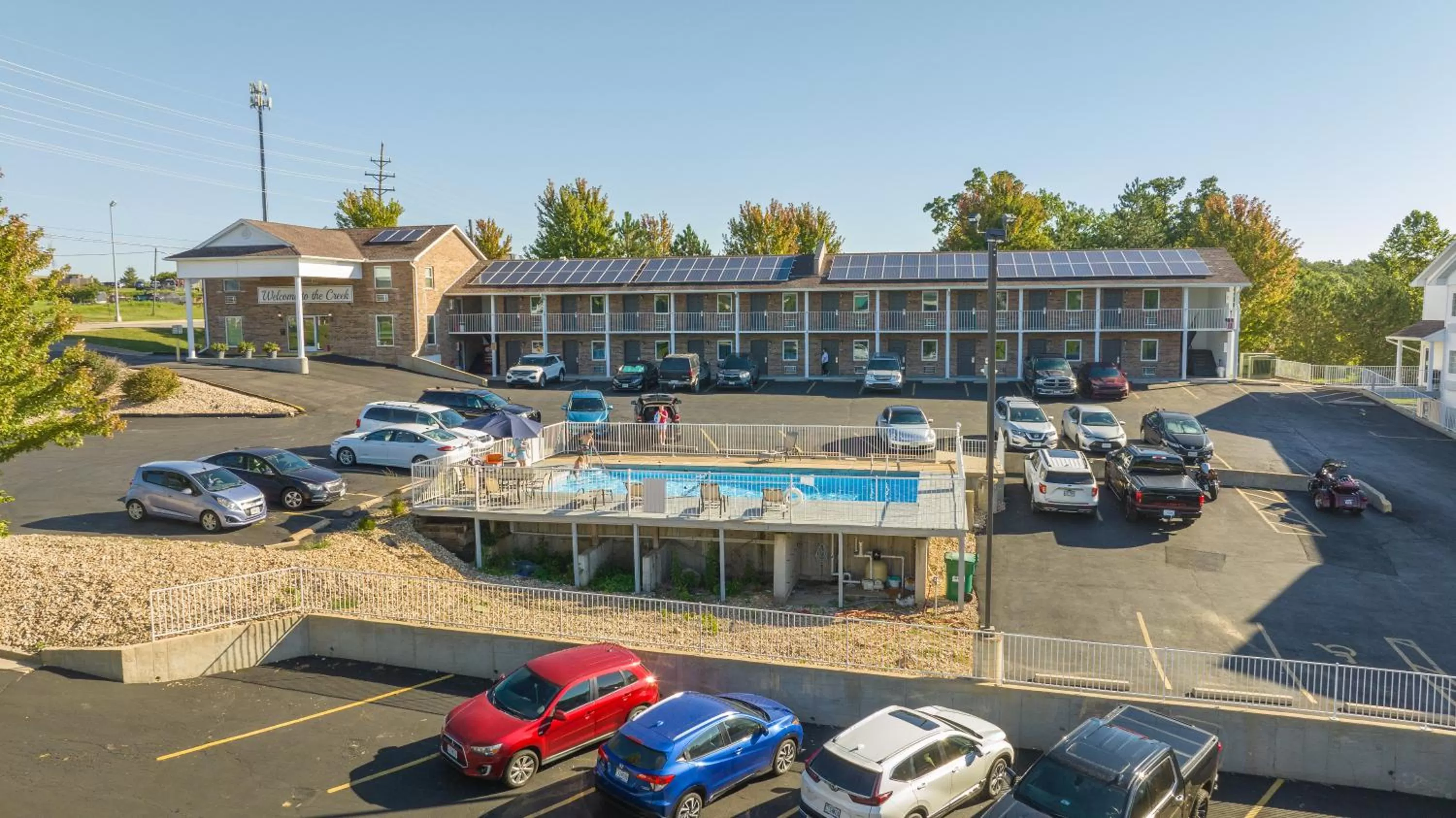 Swimming pool in Schmidt's Creek Hotel