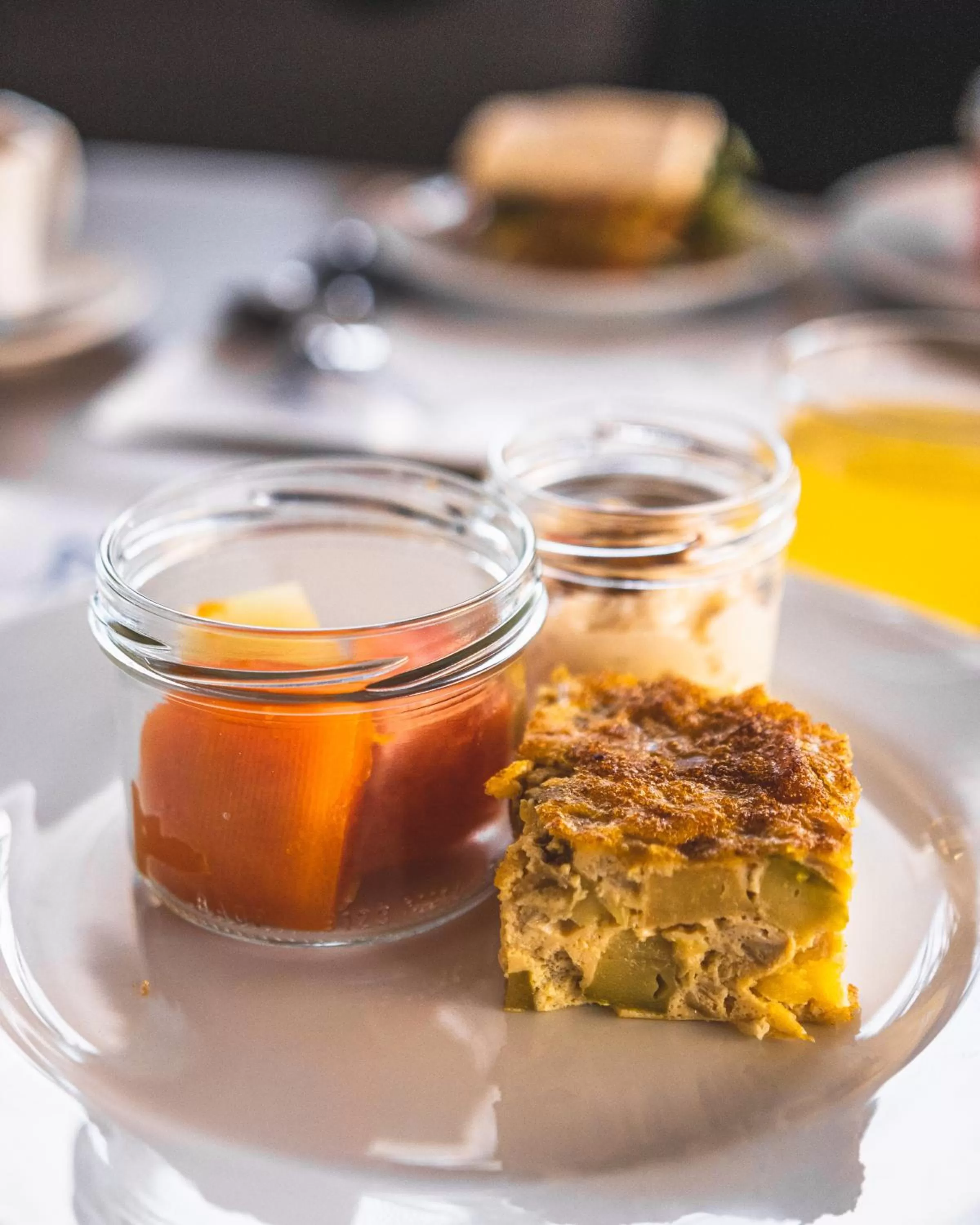 Restaurant/places to eat in Hotel Adonis Plaza