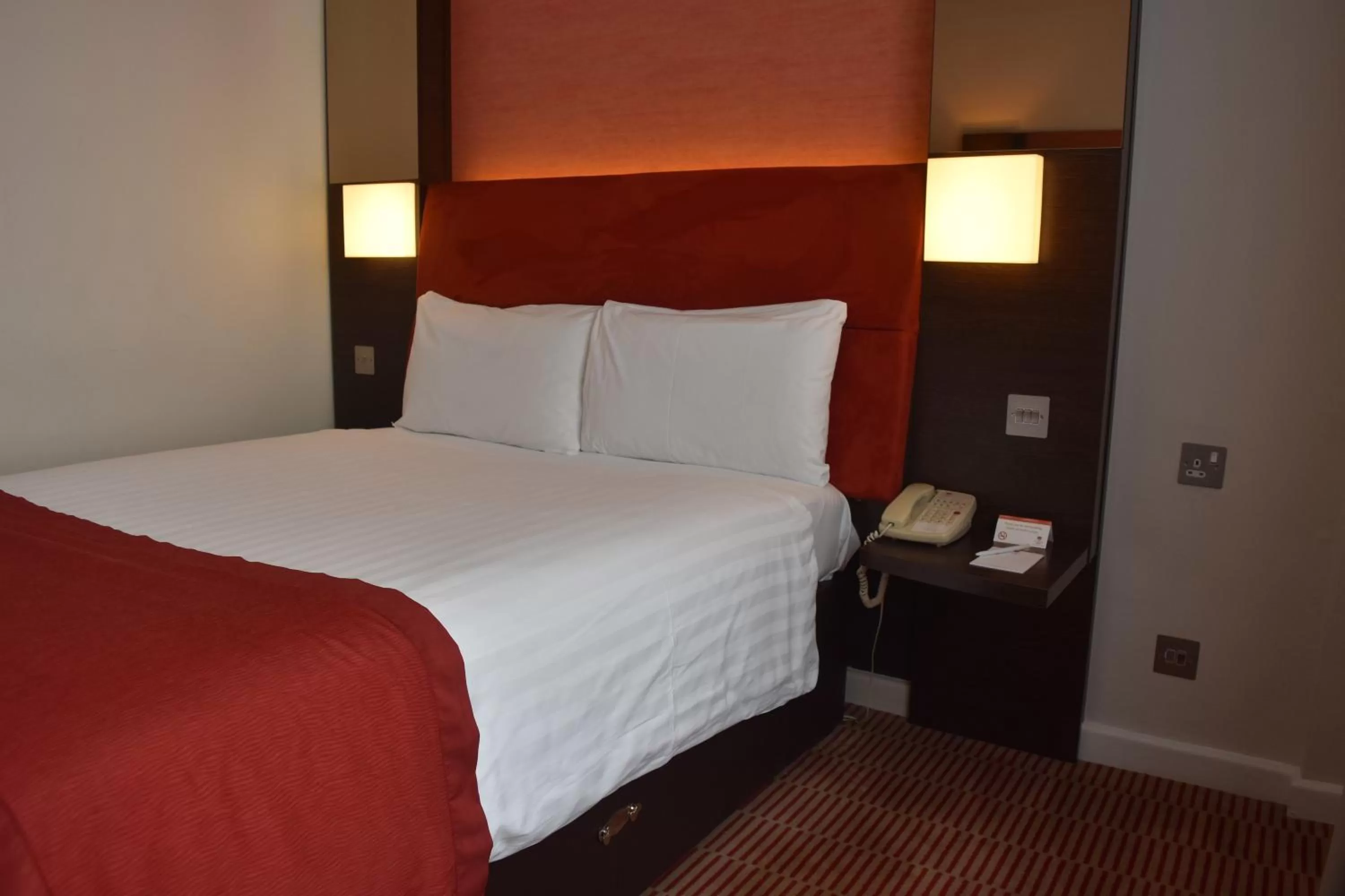 Photo of the whole room, Bed in The Dragon Hotel