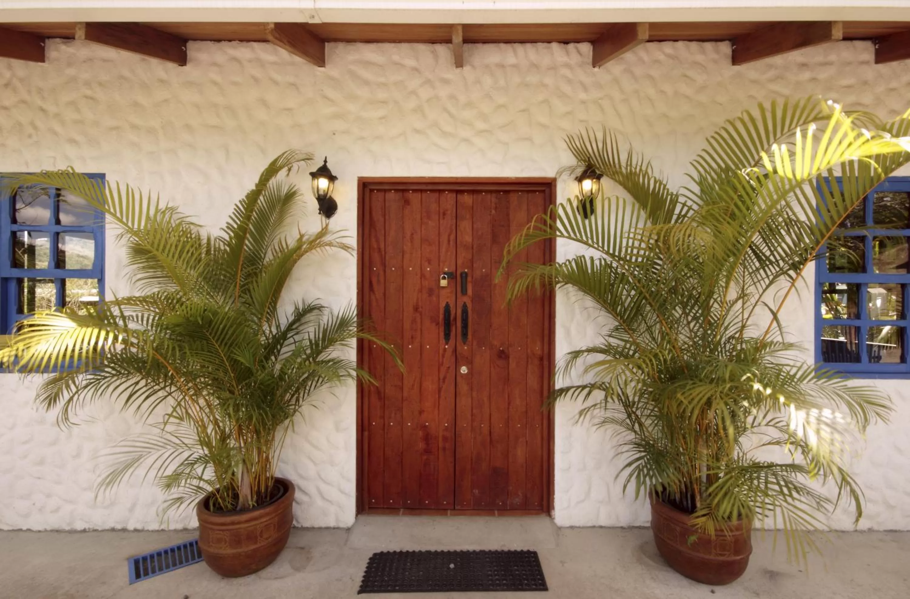 Facade/entrance in Orosi Lodge