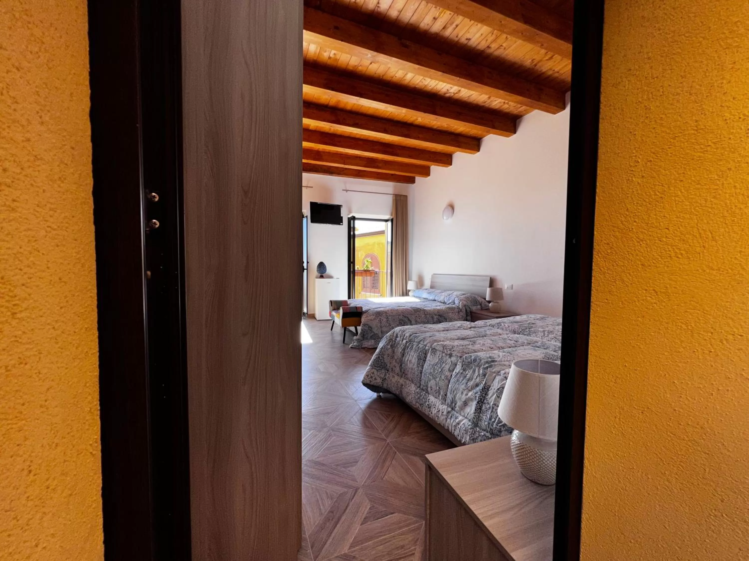 Photo of the whole room, Bed in Le Vie di Girgenti