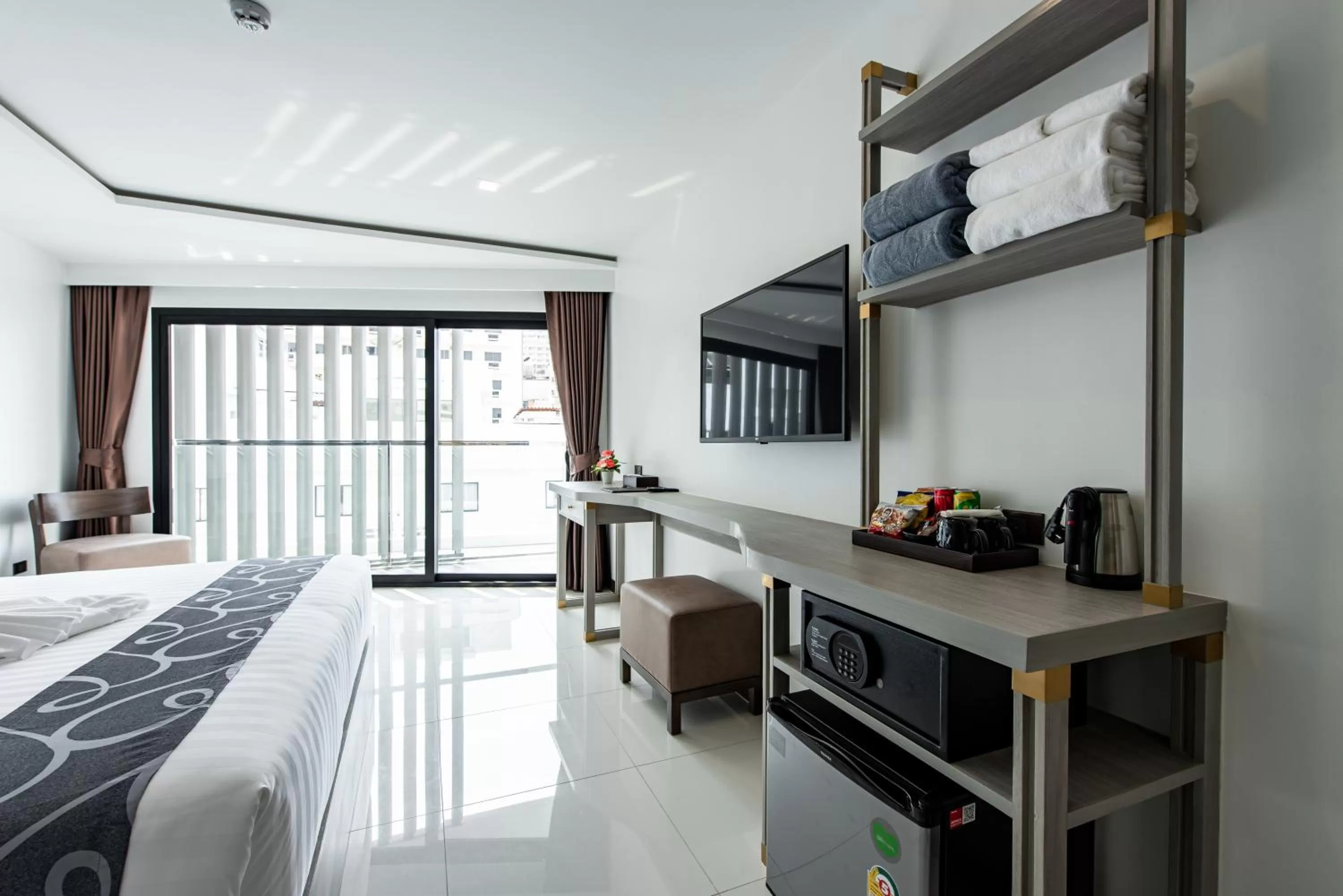 Bedroom, Bed in Blackwoods Hotel Pattaya - SHA Extra Plus