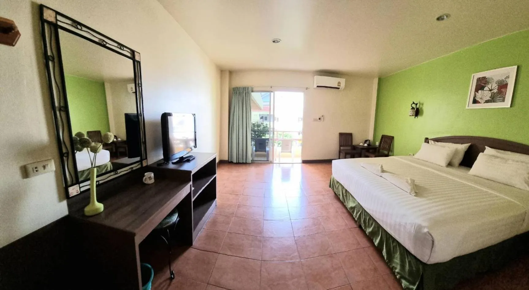 Photo of the whole room, Bed in Opey De Place