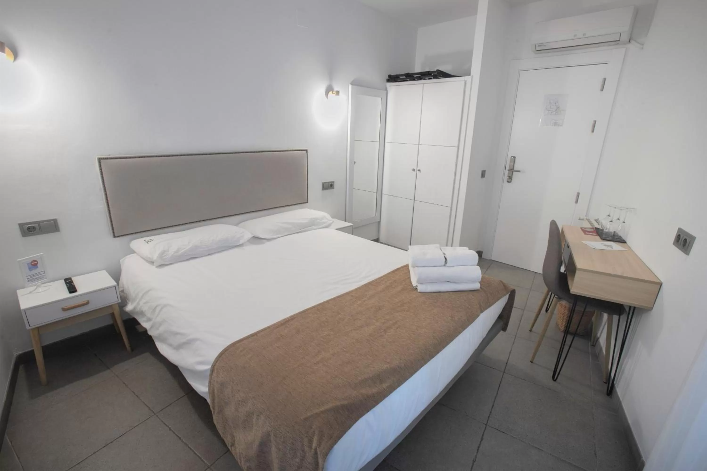 Photo of the whole room, Bed in Vitium Córdoba