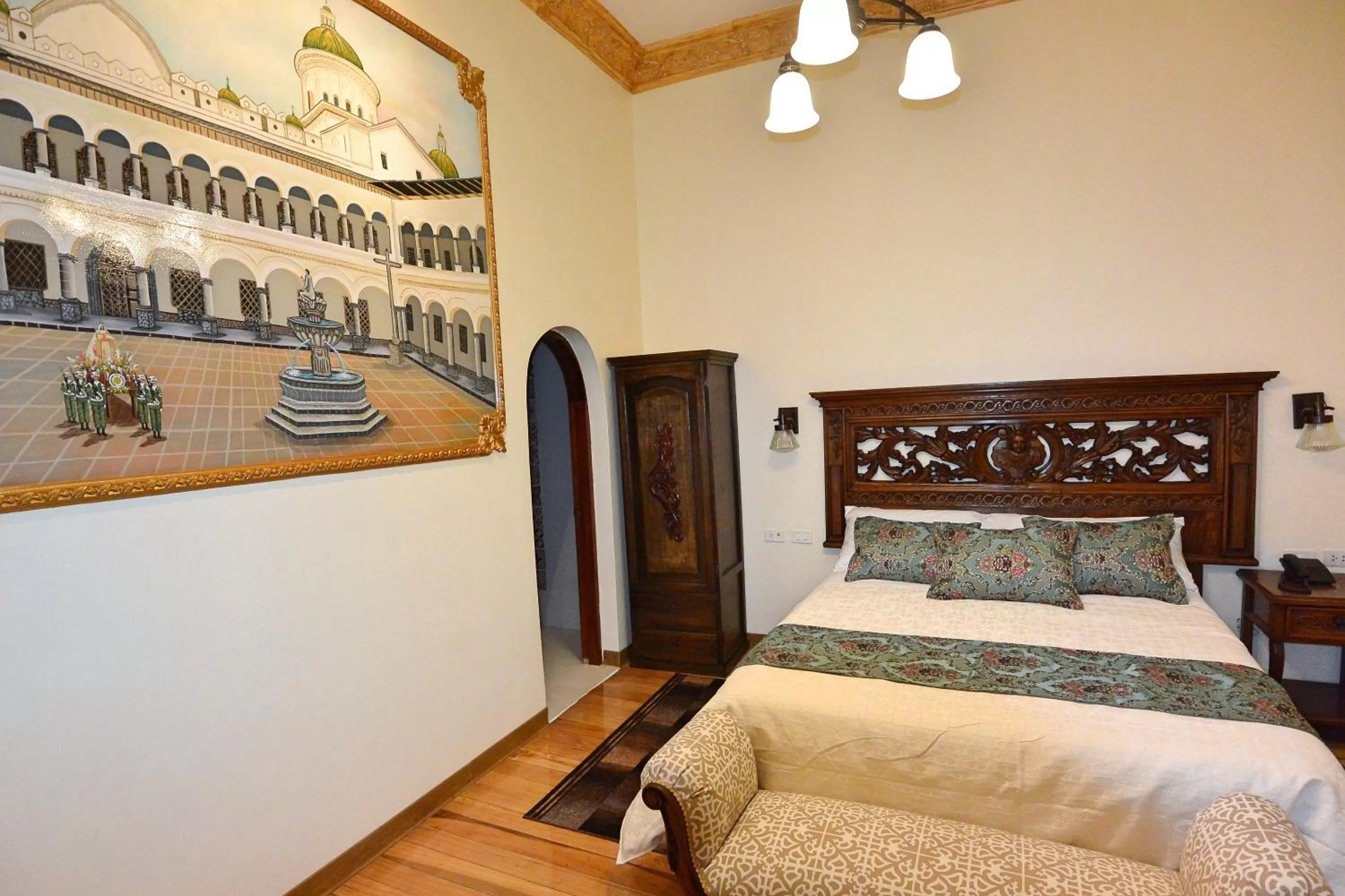 Photo of the whole room, Bed in Hotel La Basílica Quito