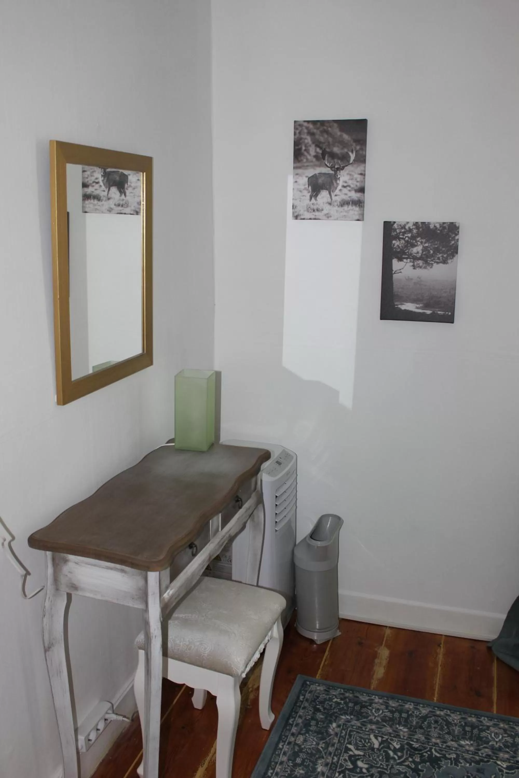 Dining Area in La Charentaise des Lilas
