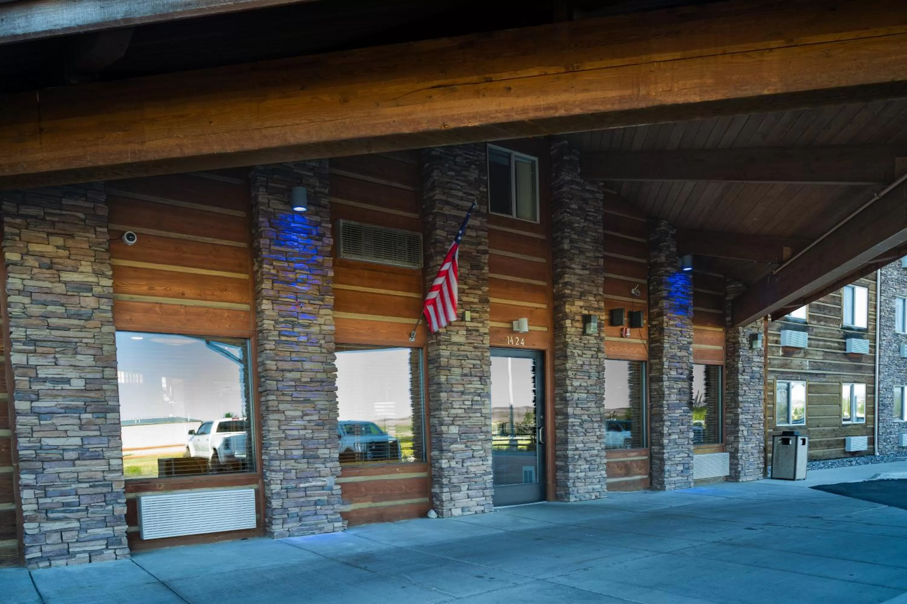 Property building in Pinedale Hotel & Suites