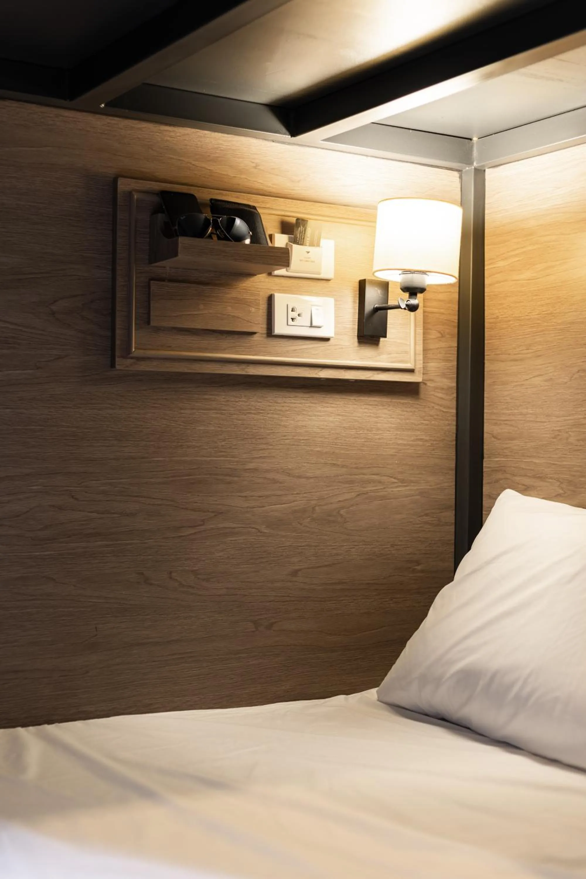 Bed in Warm Window Silom