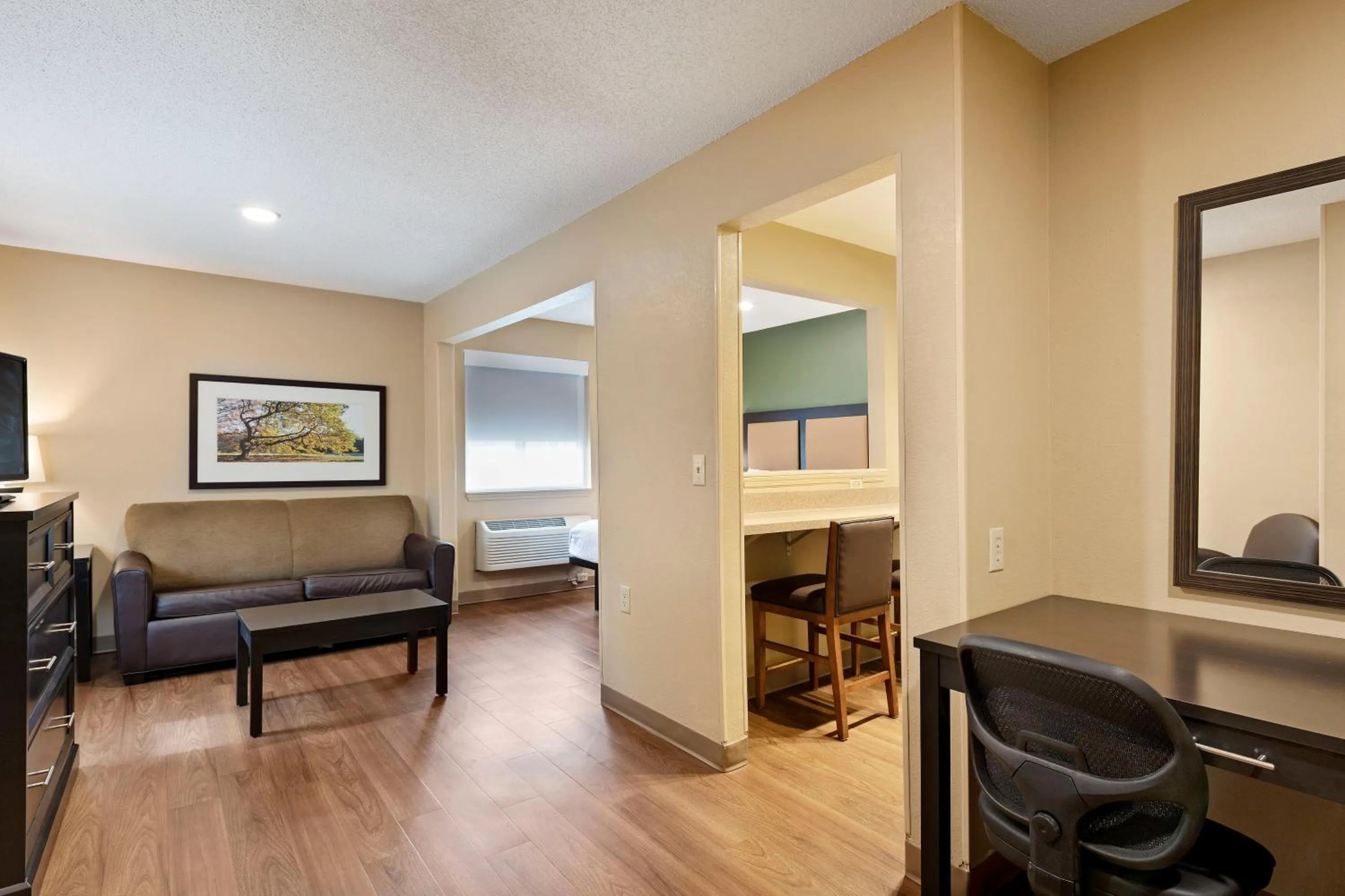 Seating area in Extended Stay America Select Suites - Charlotte - Tyvola Rd - Executive Park