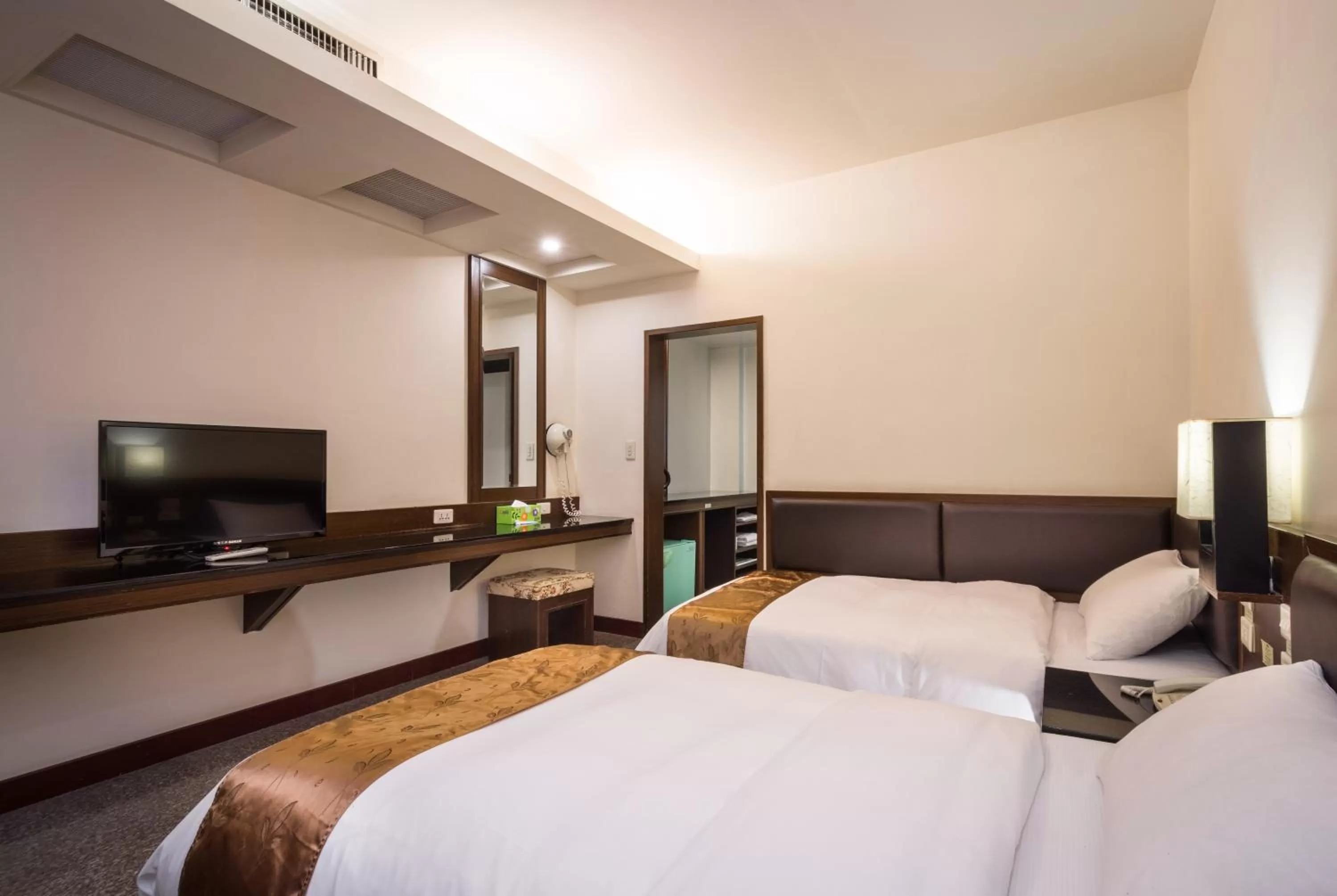 Bathroom, Bed in Twinstar Hotel